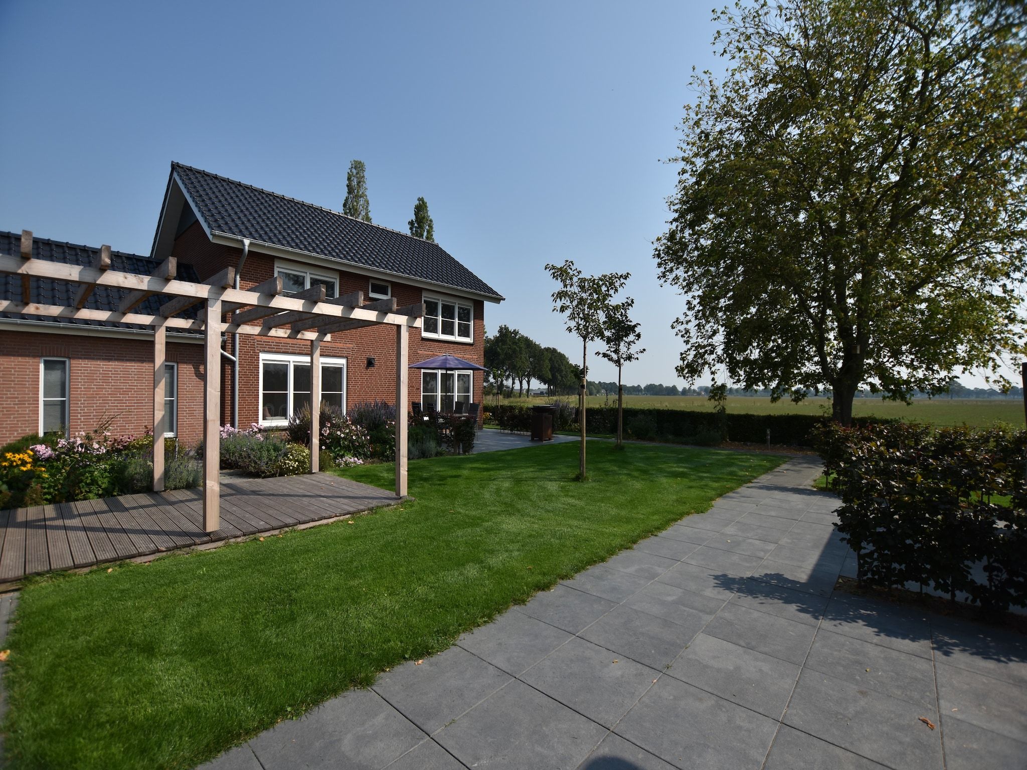 De buitenkant van Villa Grenszicht in Megchelen