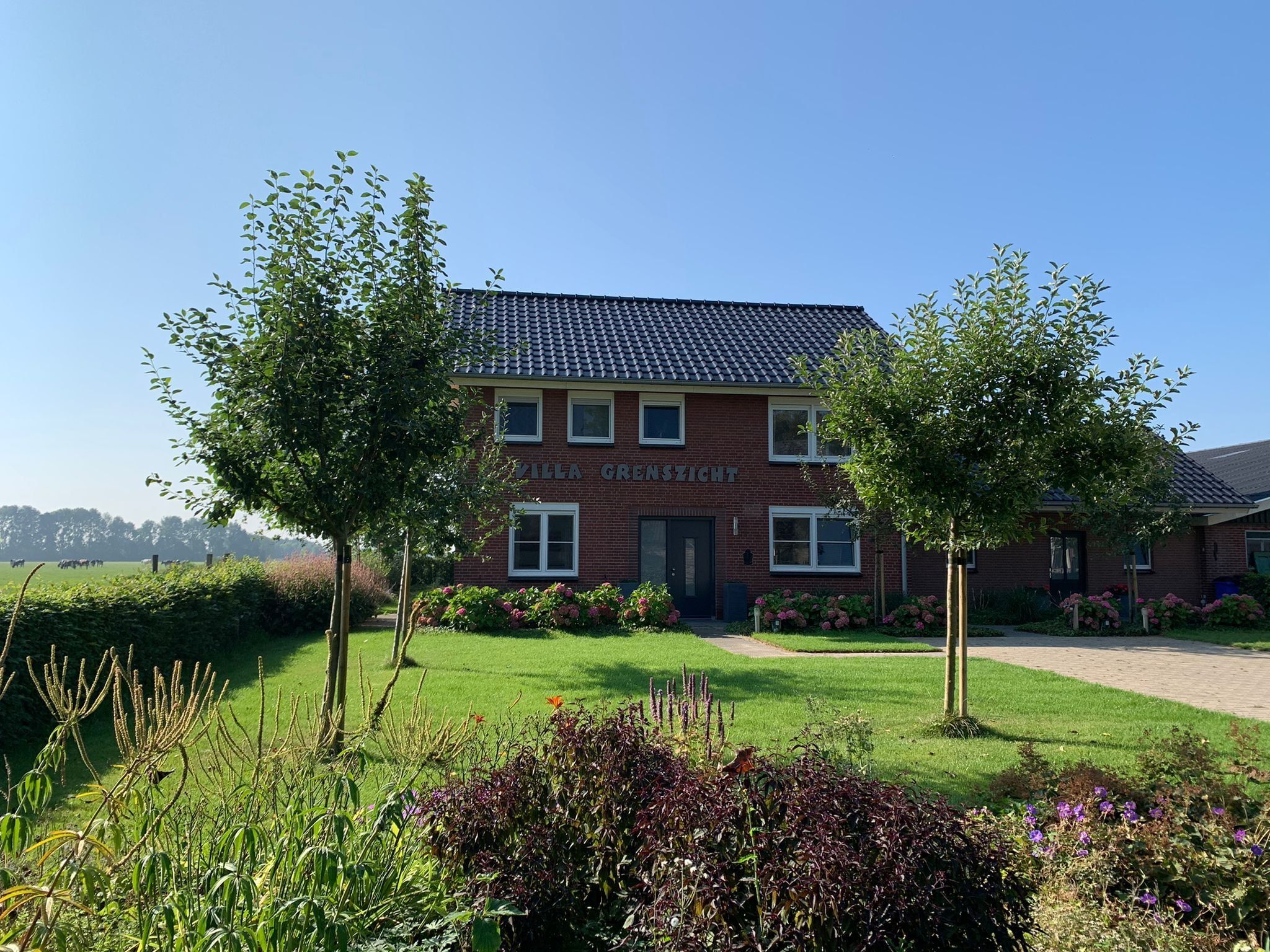 De buitenkant van Villa Grenszicht in Megchelen