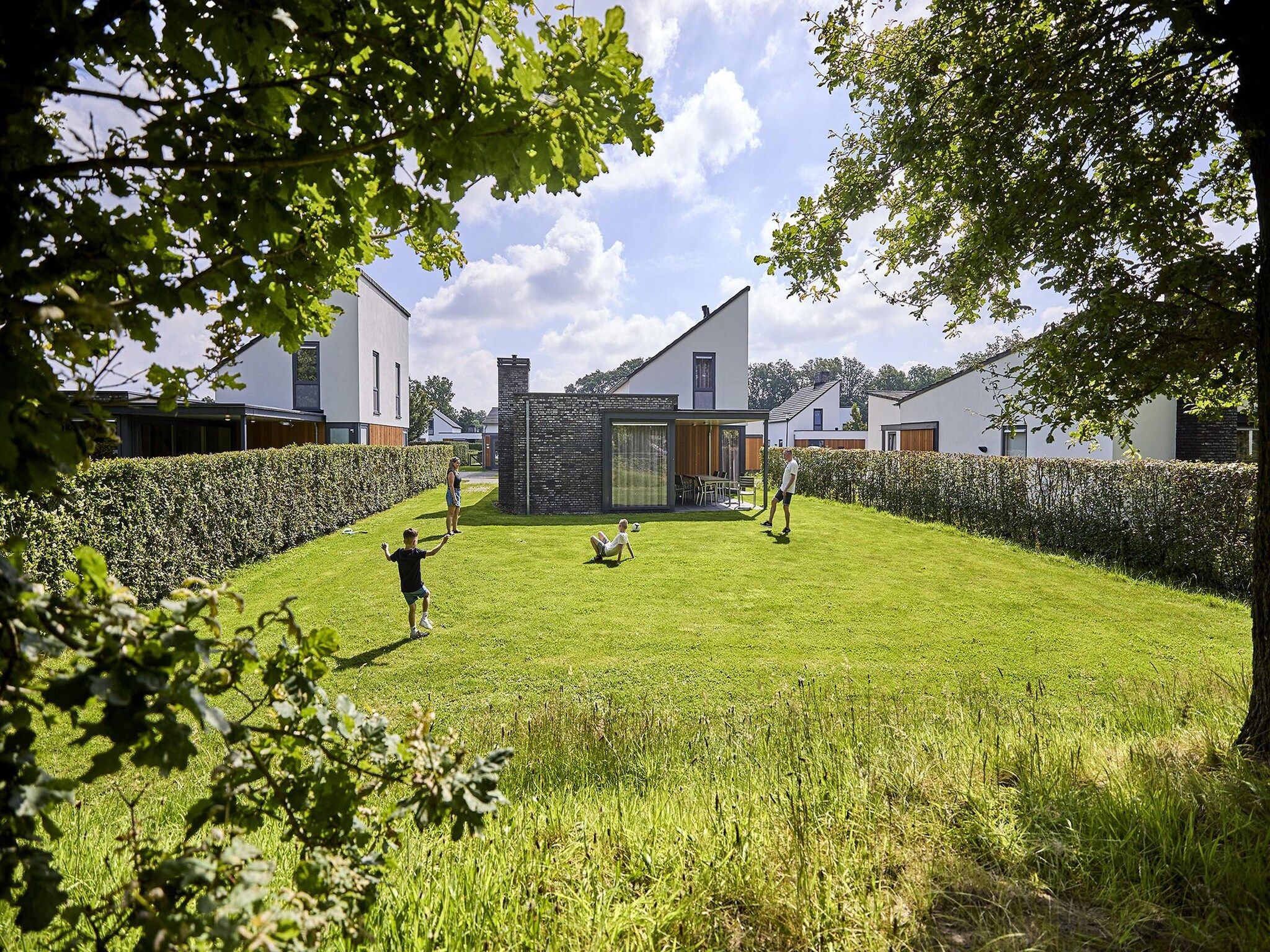 De tuin van Buitenhof De Leistert 26 in Roggel
