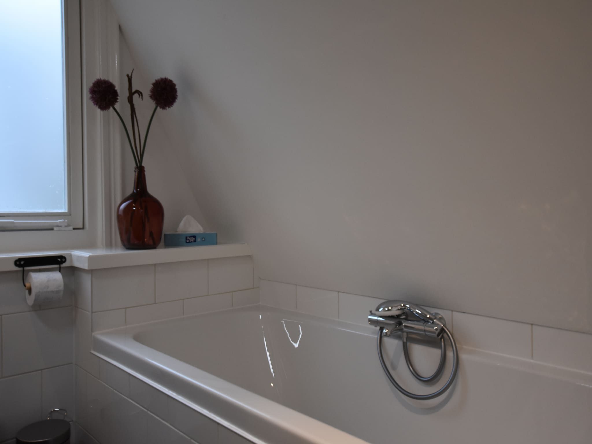 De badkamer van HuizeDuin in Egmond aan Zee