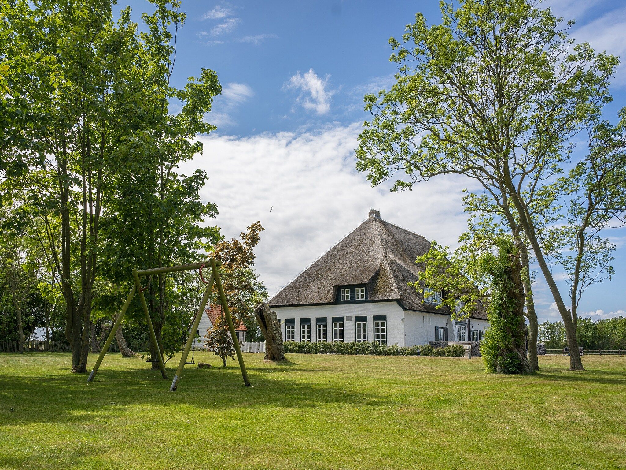 De tuin van Appartement Hoeve Holland R1 in De Cocksdorp - Texel