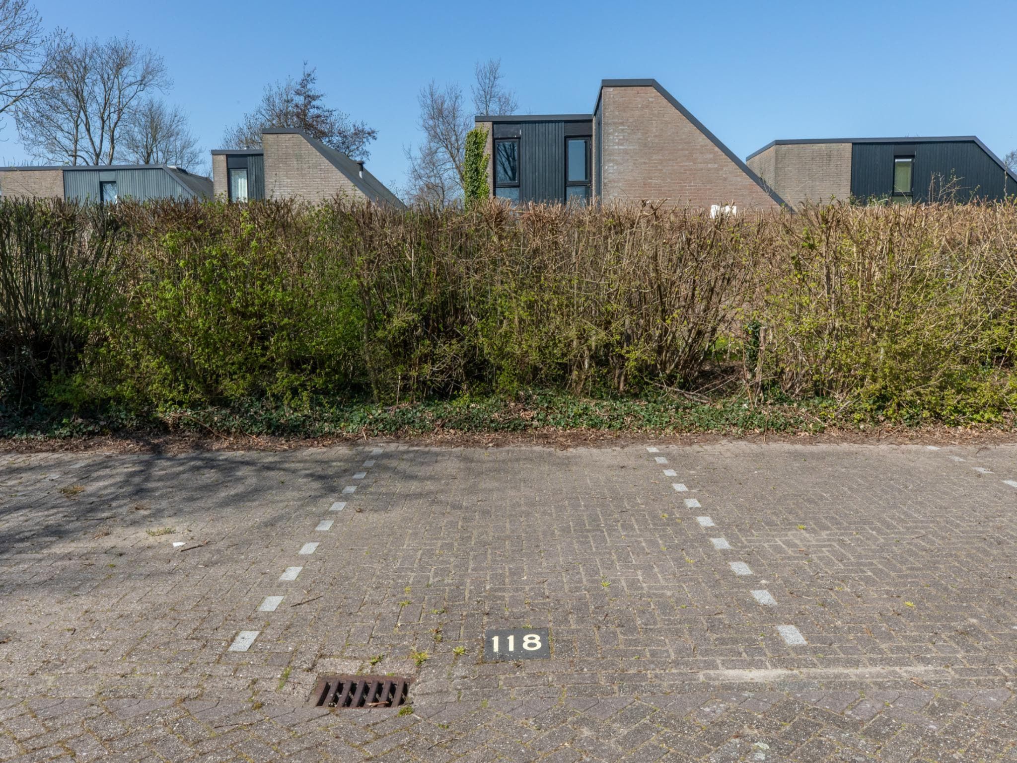 Voorzieningen bij De Haaijmanweg 5 in Burgh-Haamstede