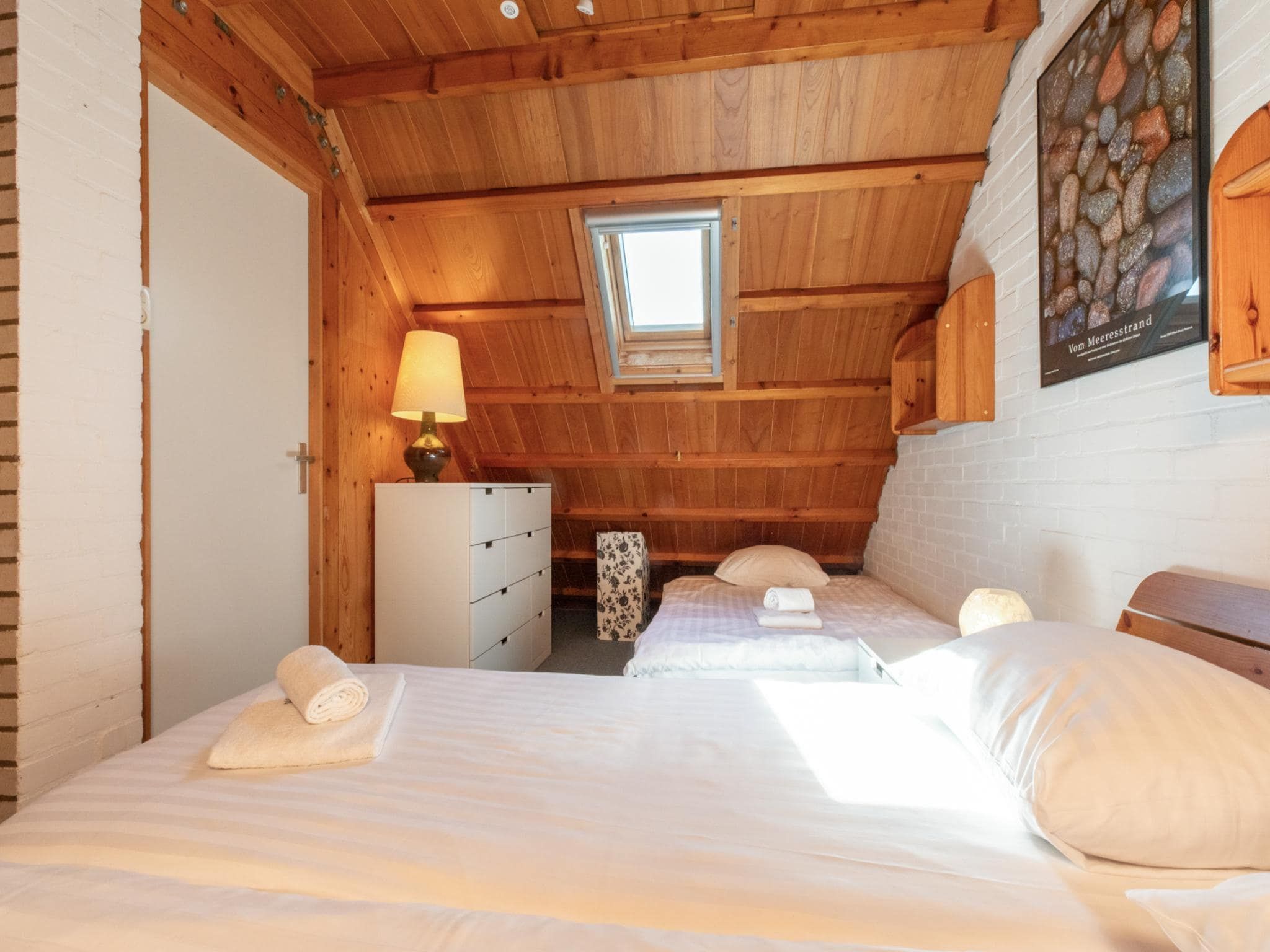 Een slaapkamer van De Haaijmanweg 5 in Burgh-Haamstede