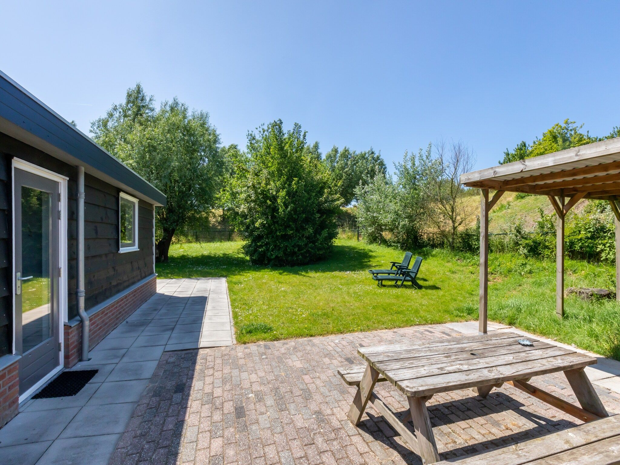 Het terras van Inlaag 20 in Wolphaartsdijk