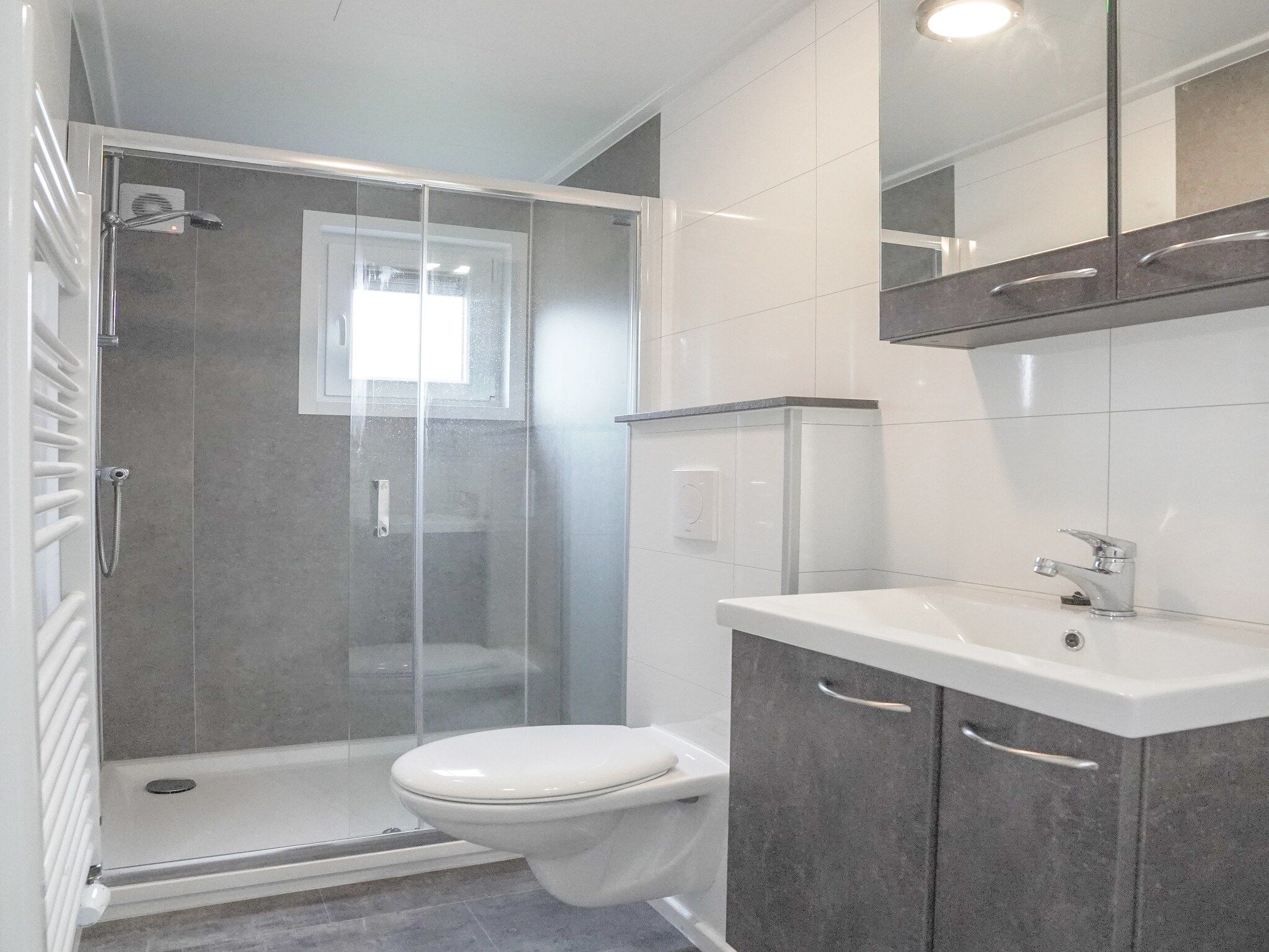 De badkamer van Vakantiepark Mölke 19 in Zuna