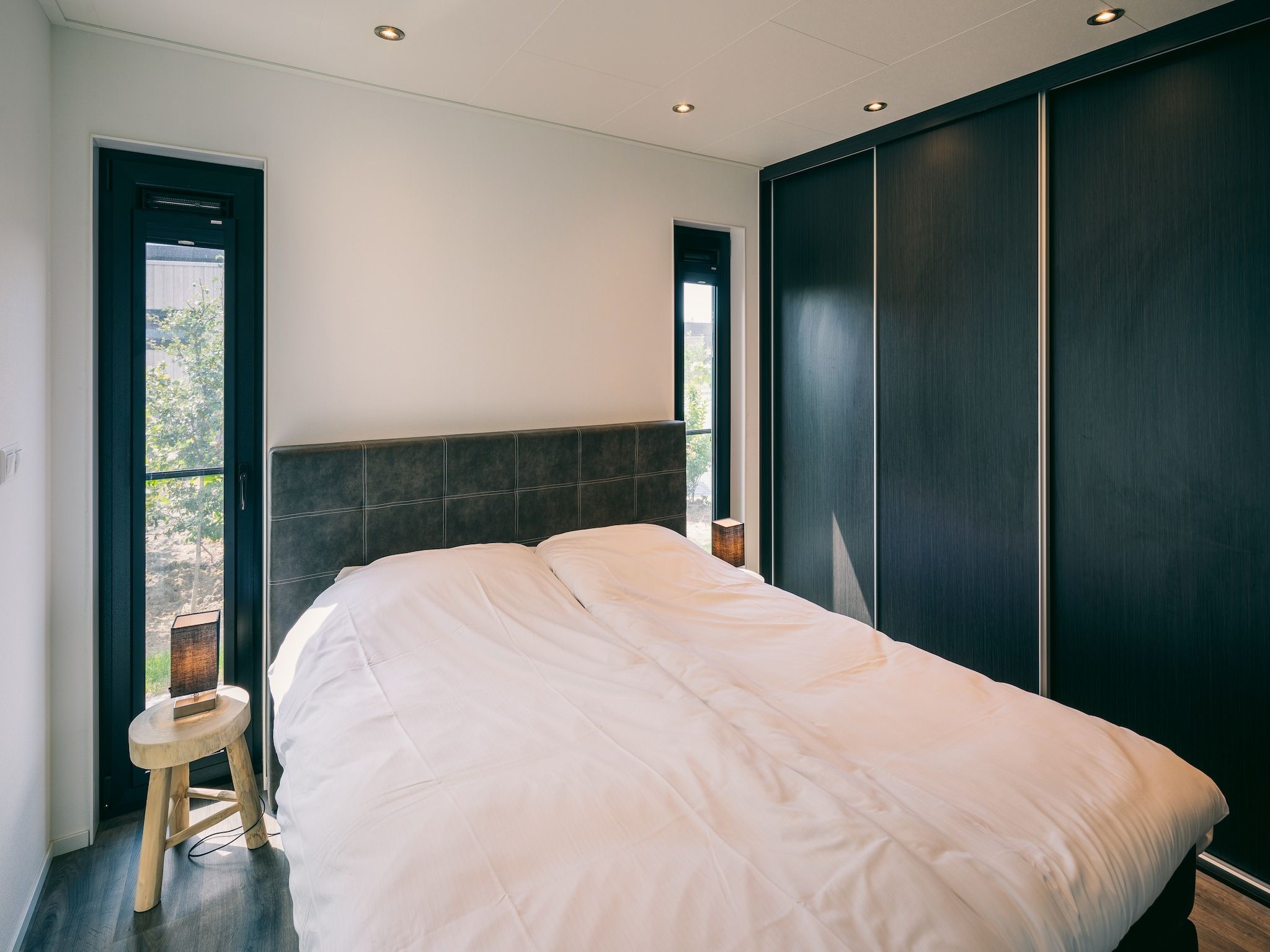 Een slaapkamer van Vakantiepark Zeedijk 4 in Herkingen