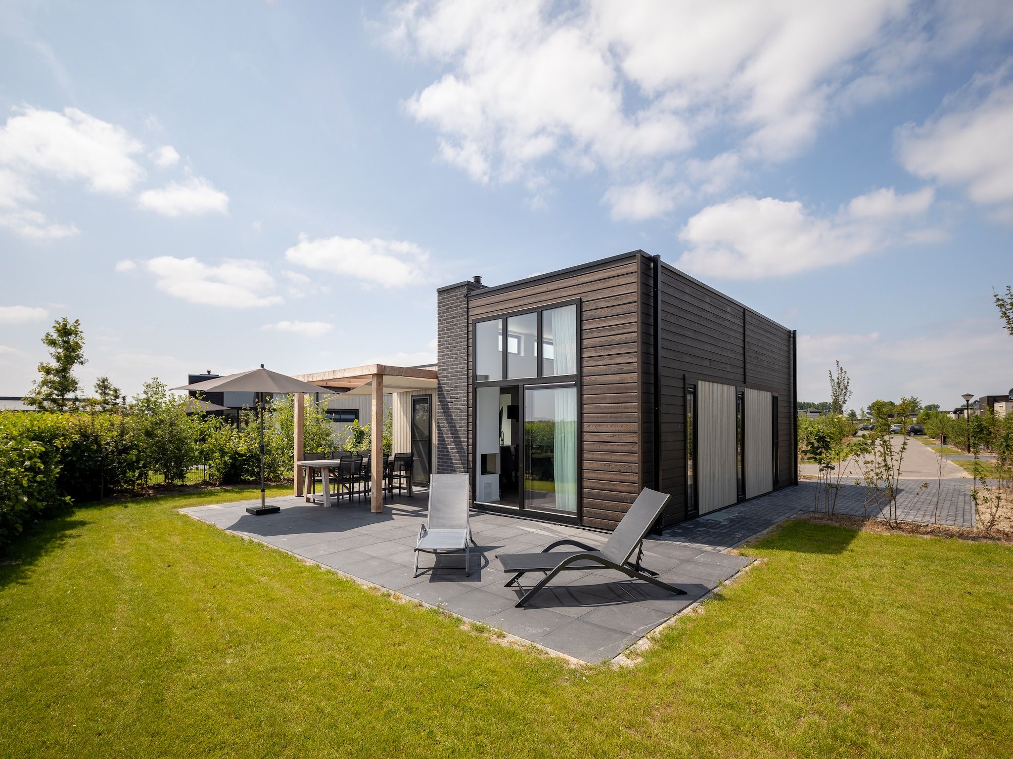 De tuin van Vakantiepark Zeedijk 4 in Herkingen