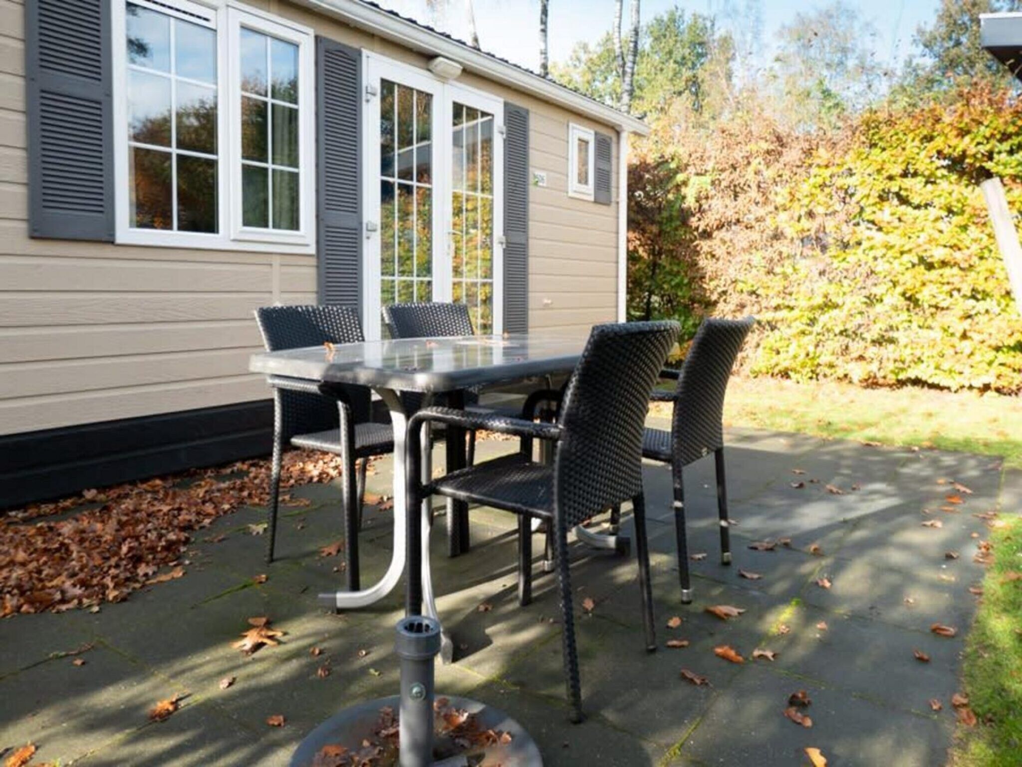 Het terras van Mobilehome 4 in Otterlo