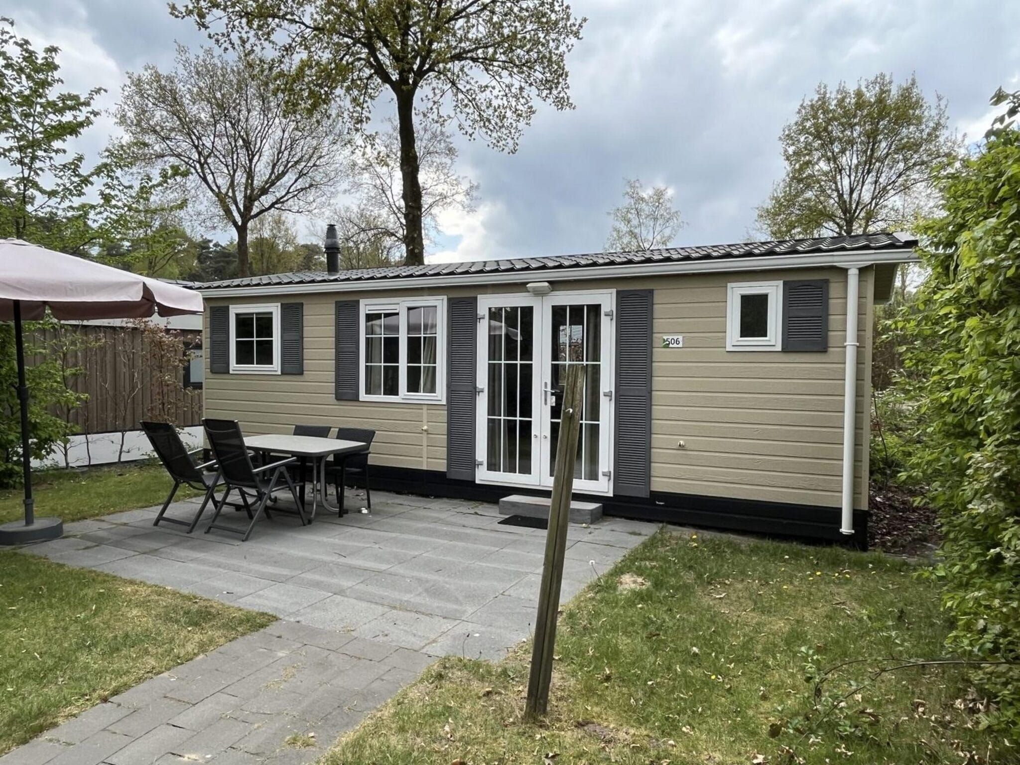 De buitenkant van Mobilehome 4 in Otterlo