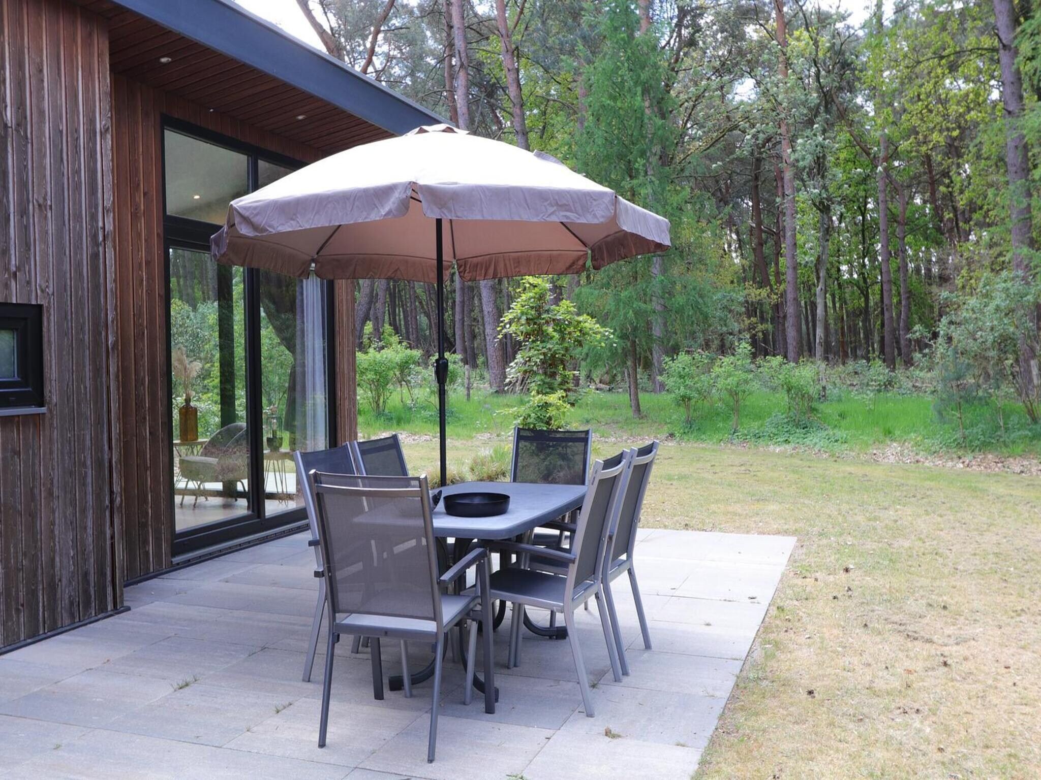 Het terras van Pavilion 6 in Otterlo