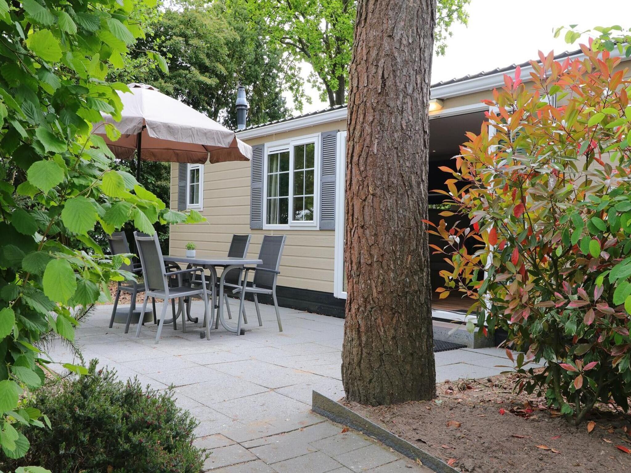 Het terras van Mobilehome 6 in Otterlo