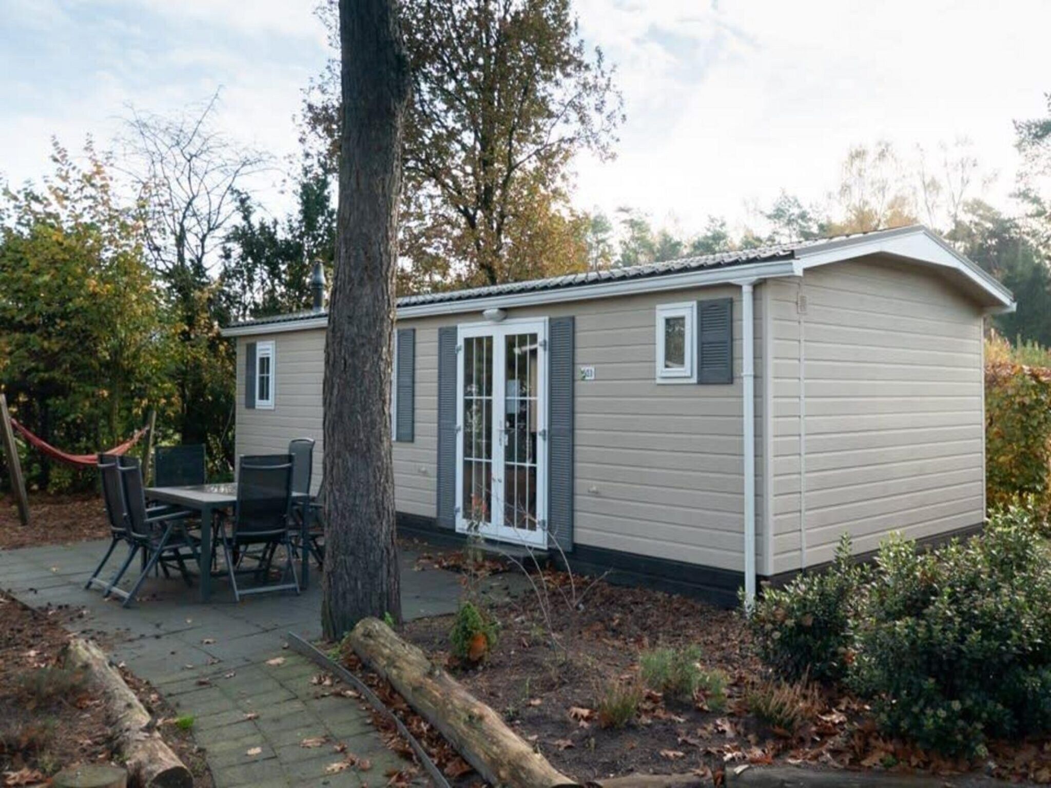 De buitenkant van Mobilehome 6 in Otterlo
