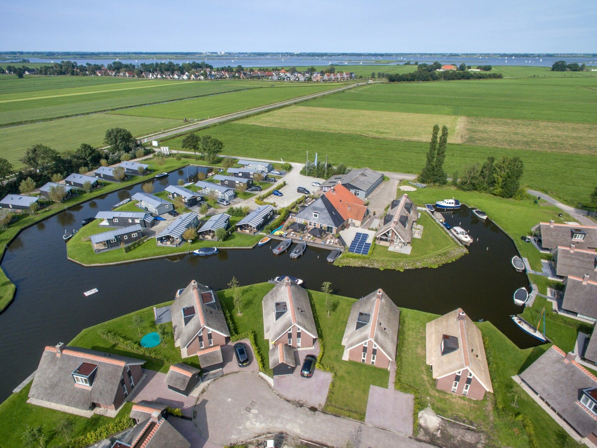 De buitenkant van Waterpark Terkaple 1 in Terkaple