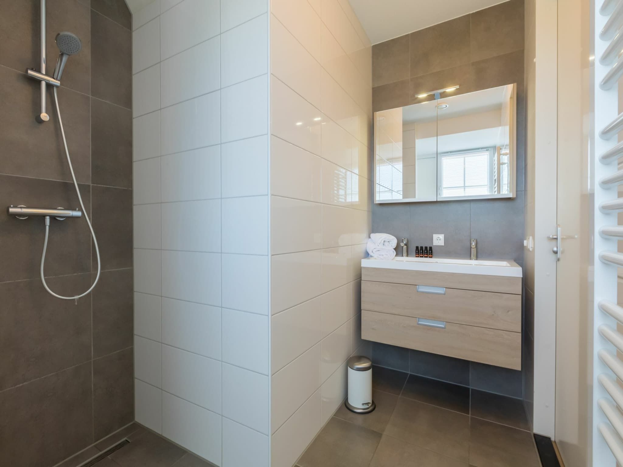 De badkamer van Appartement Duinhof Dishoek 13K - 6 personen de luxe in Koudekerke