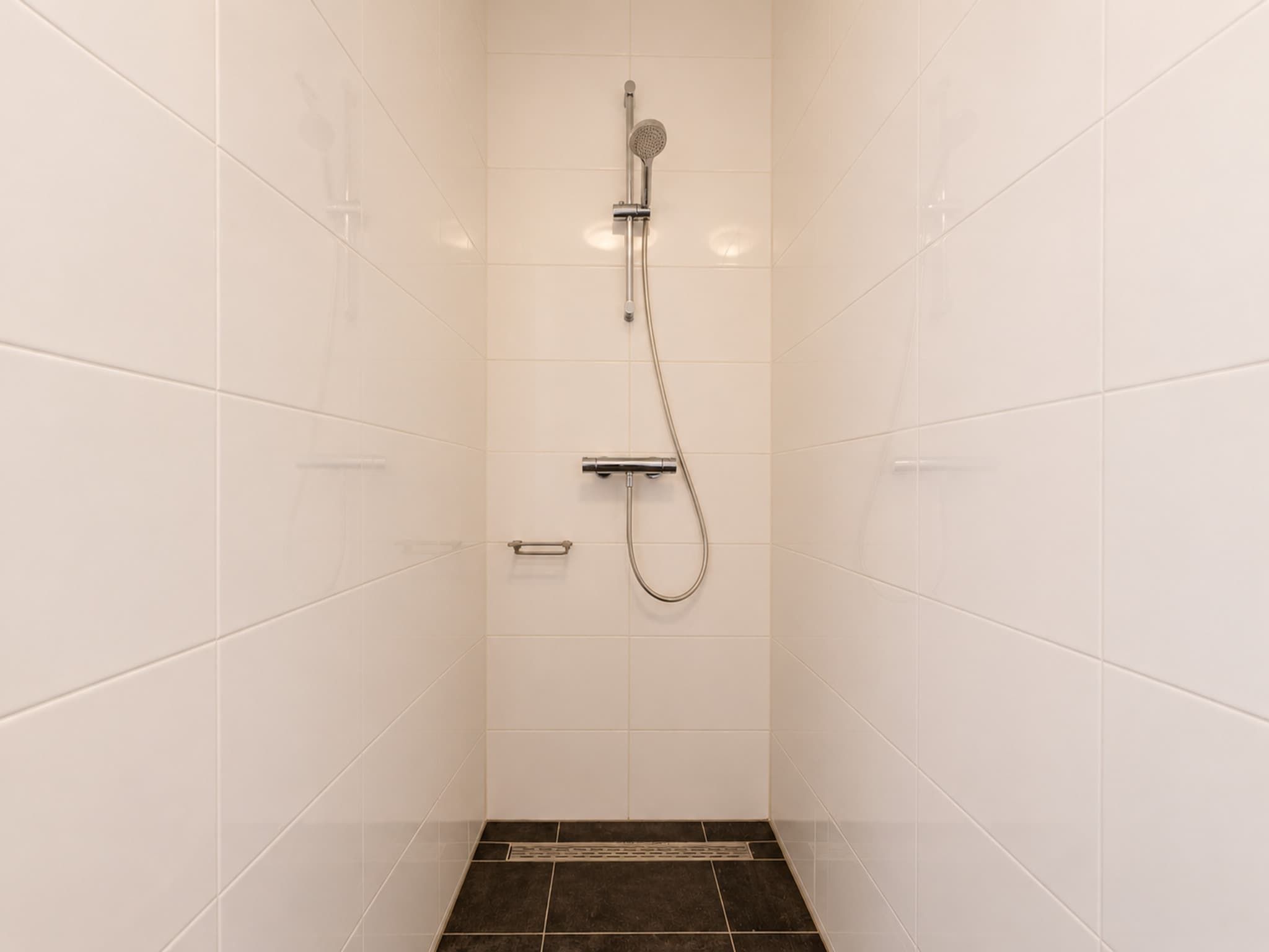 De badkamer van Appartement Duinhof Dishoek 13H - 6 pers de luxe in Koudekerke
