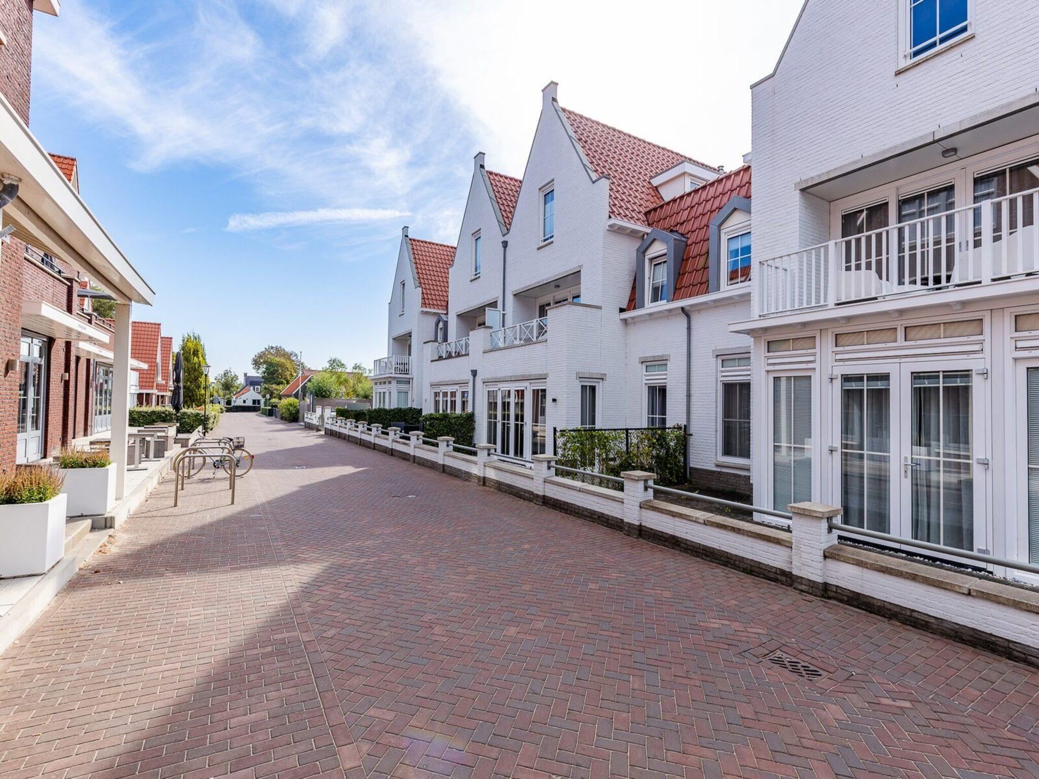 De buitenkant van Appartement Duinhof Dishoek 13H - 6 pers de luxe in Koudekerke