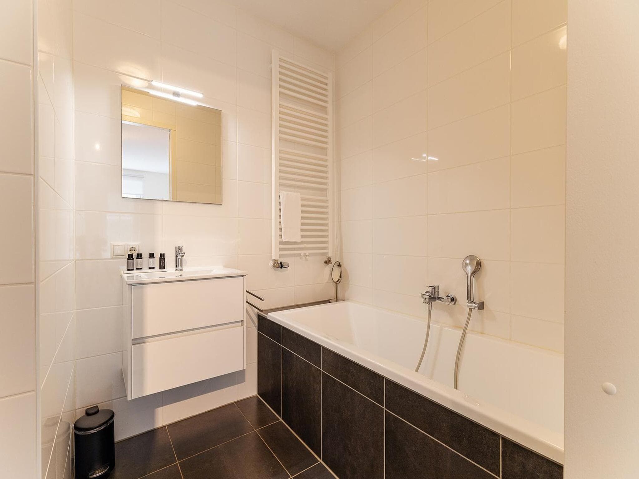 De badkamer van Appartement Duinhof Dishoek 13H - 6 pers de luxe in Koudekerke