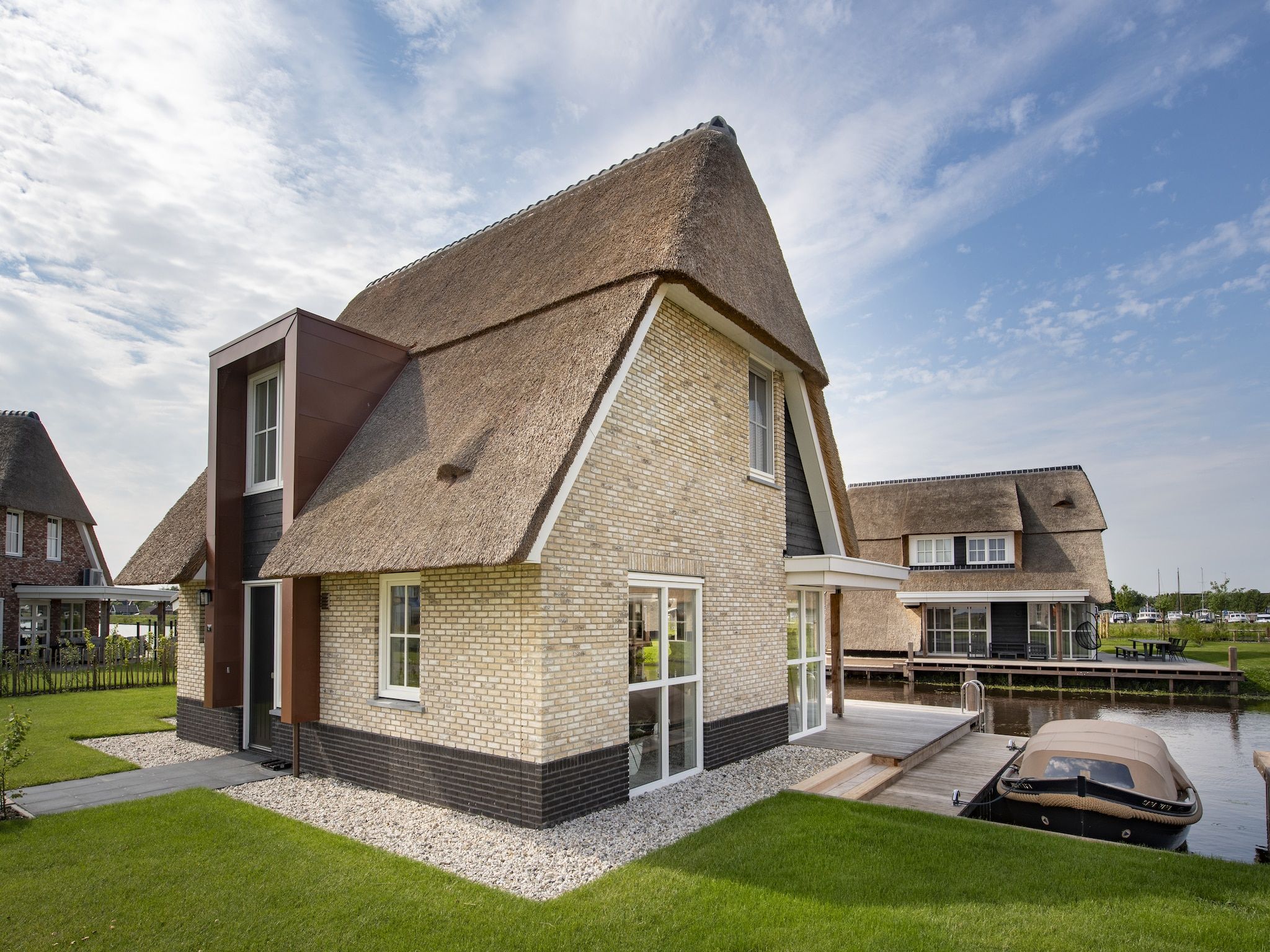 De buitenkant van Friese Meren Villa's 5 in Delfstrahuizen