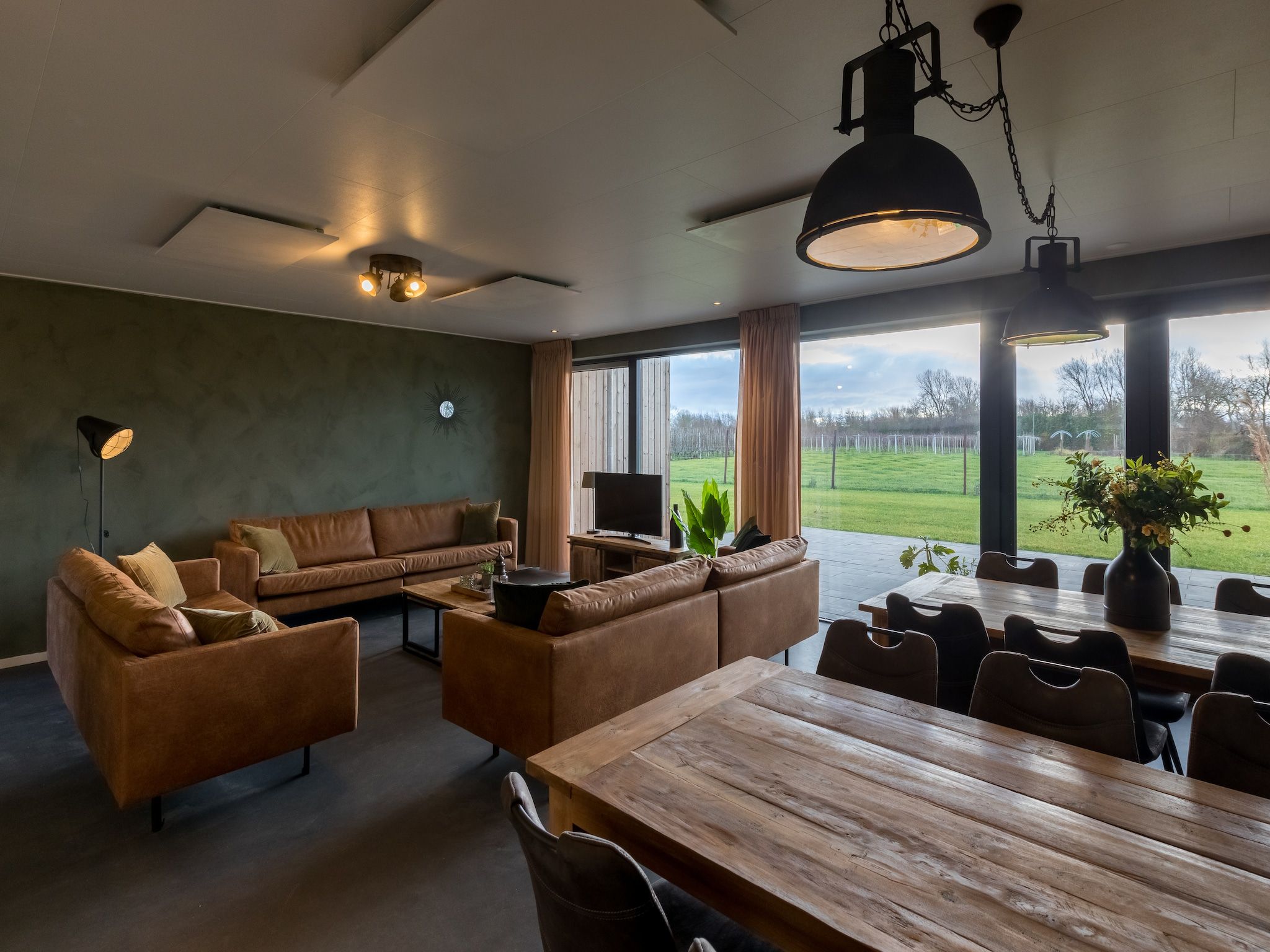 De woonkamer van Vroondijk 2-Zeebloesem in Vrouwenpolder