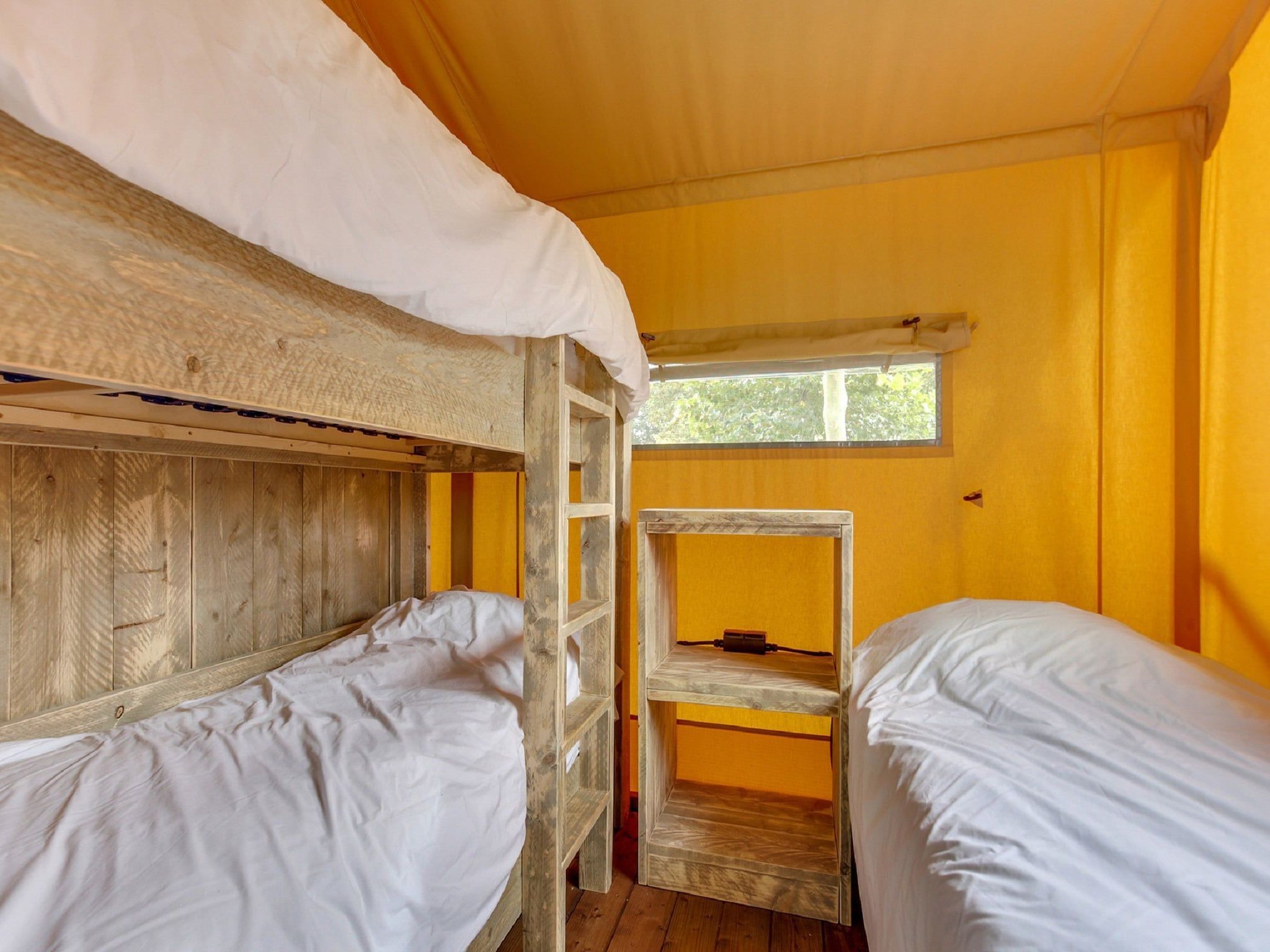 Een slaapkamer van Vakantiepark Sandberghe 9 in Uden