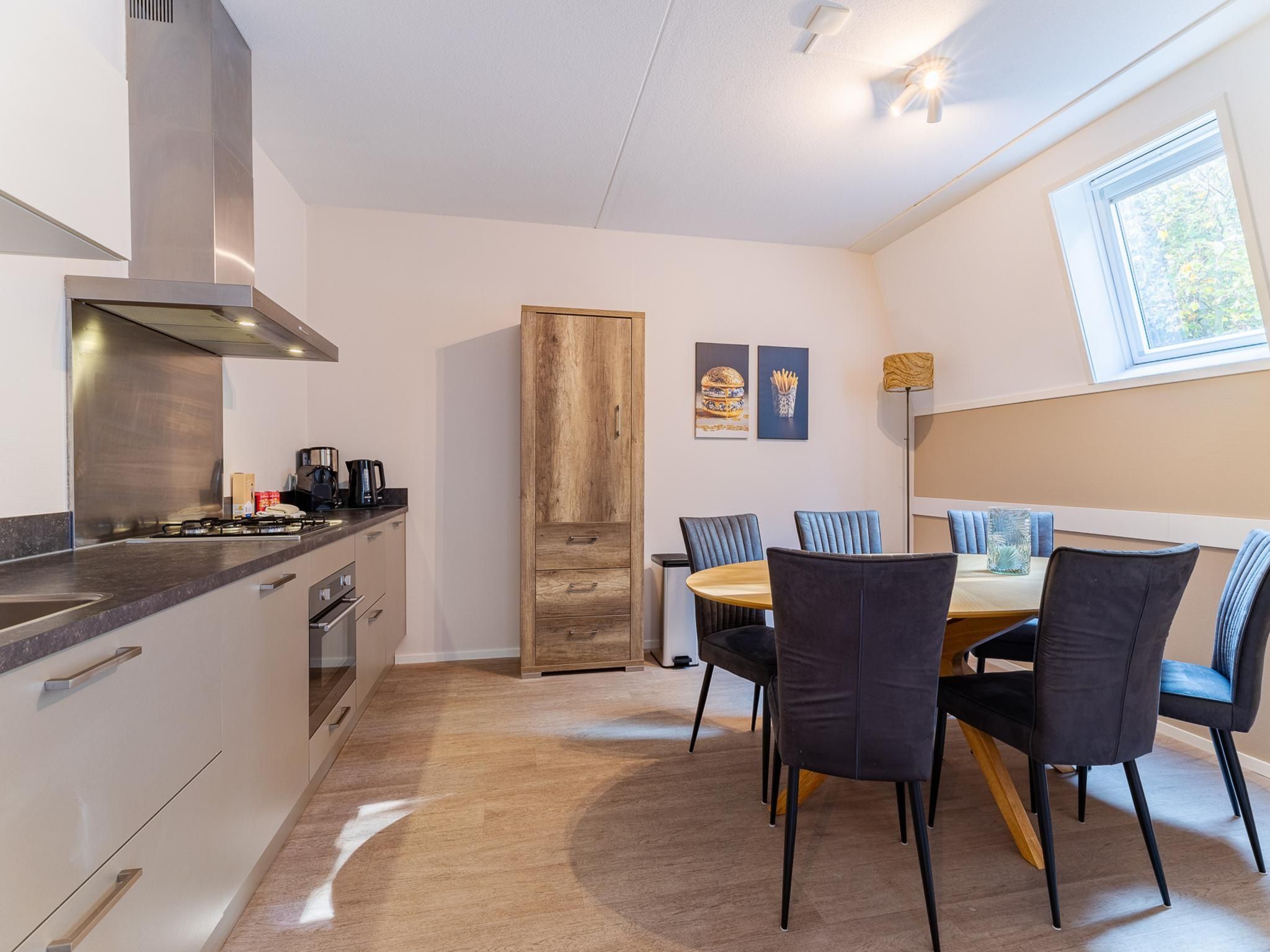De keuken van Appartement Duinhof Dishoek 13M - 6 personen de luxe in Koudekerke