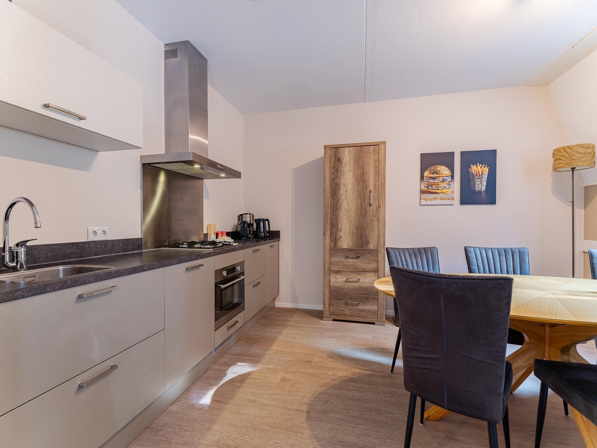 De keuken van Appartement Duinhof Dishoek 13M - 6 personen de luxe in Koudekerke