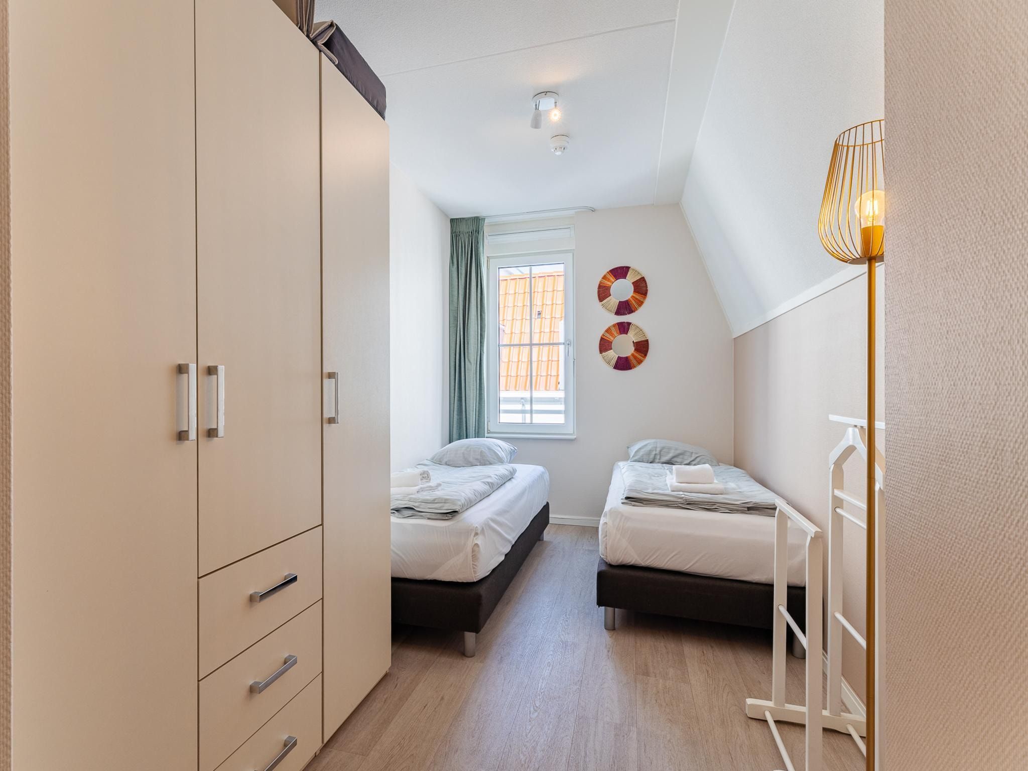 Een slaapkamer van Appartement Duinhof Dishoek 13M - 6 personen de luxe in Koudekerke