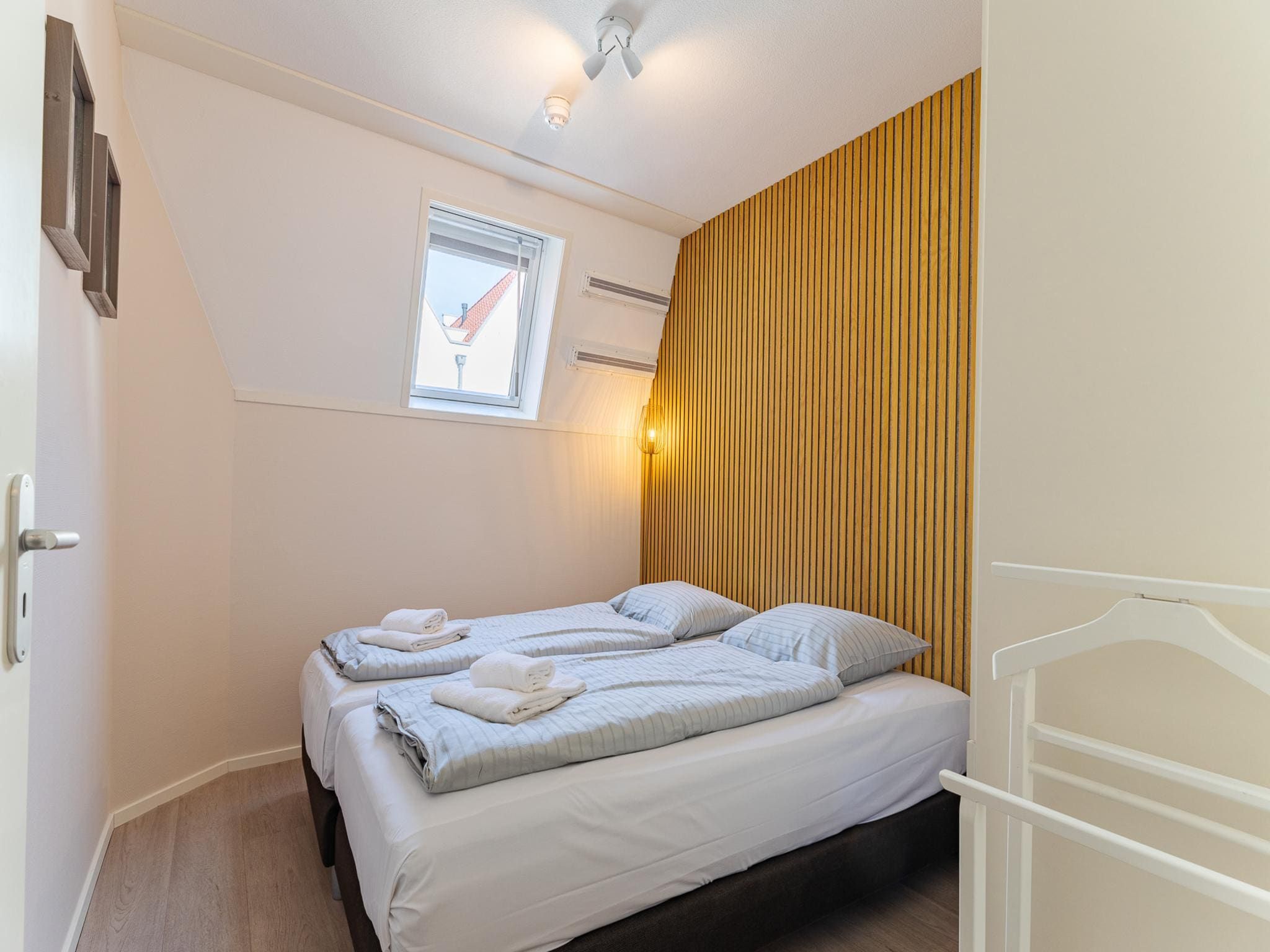 Een slaapkamer van Appartement Duinhof Dishoek 13M - 6 personen de luxe in Koudekerke