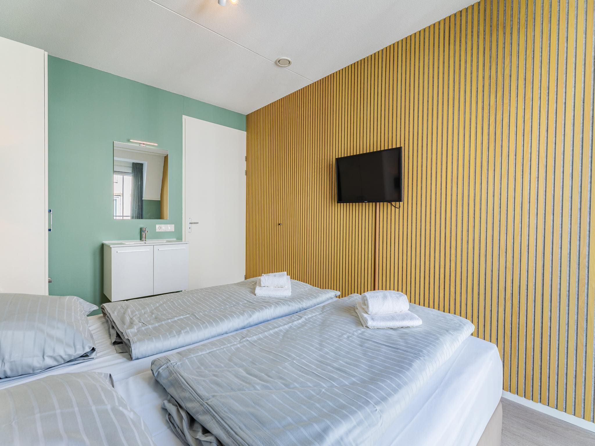 Een slaapkamer van Appartement Duinhof Dishoek 13M - 6 personen de luxe in Koudekerke