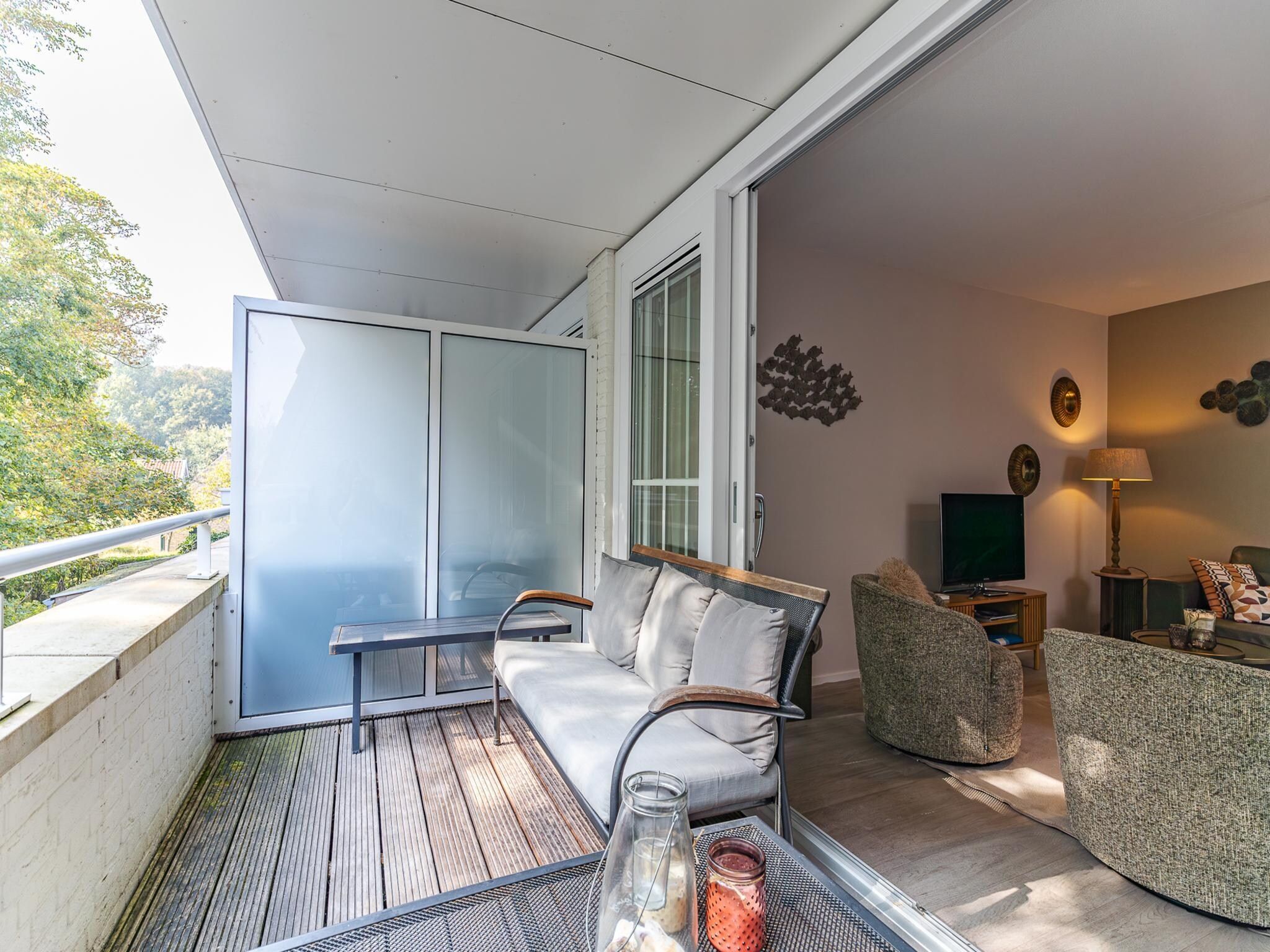 Het terras van Appartement Duinhof Dishoek 13M - 6 personen de luxe in Koudekerke