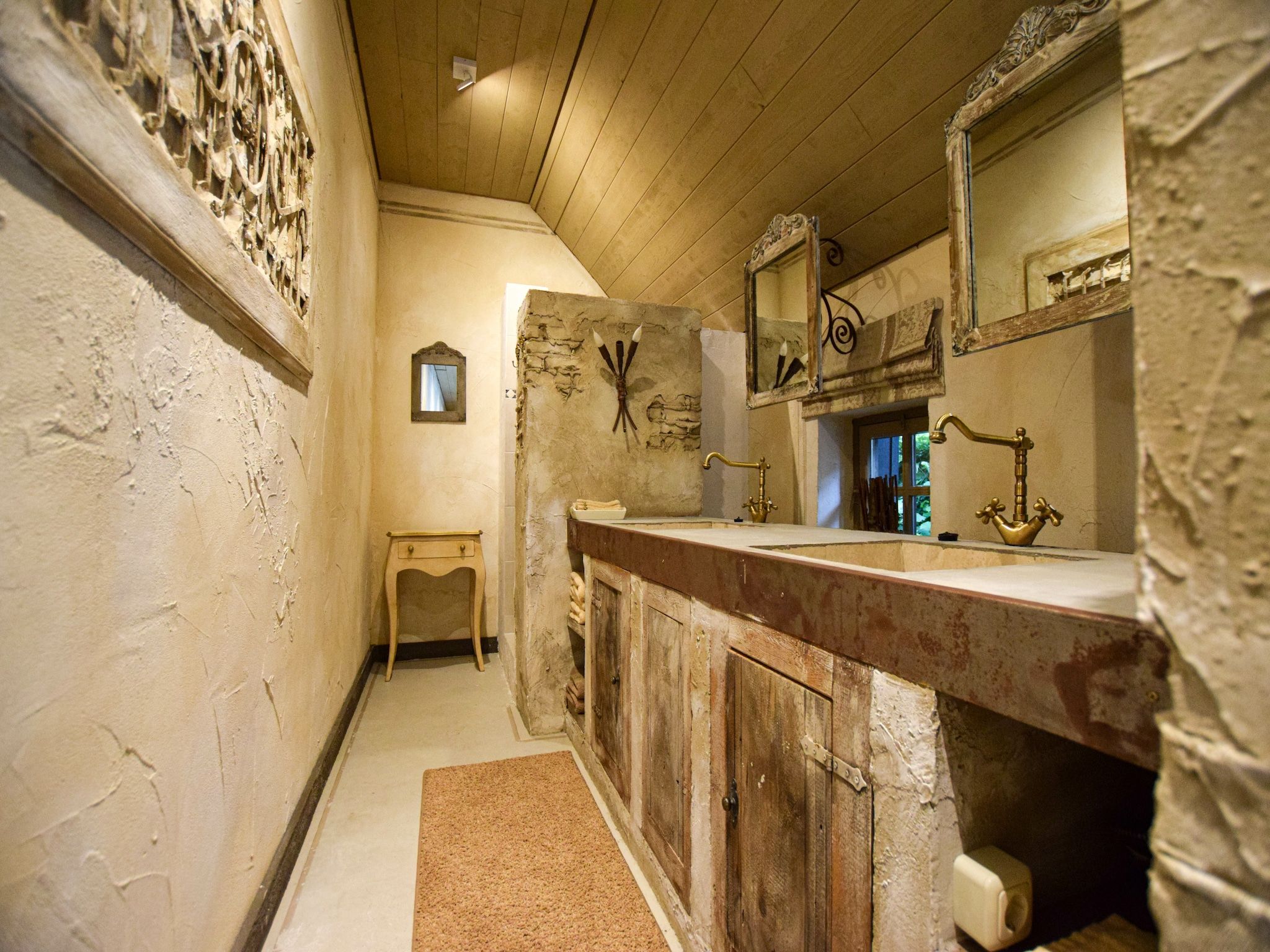 De badkamer van La Maison Douce in Alphen