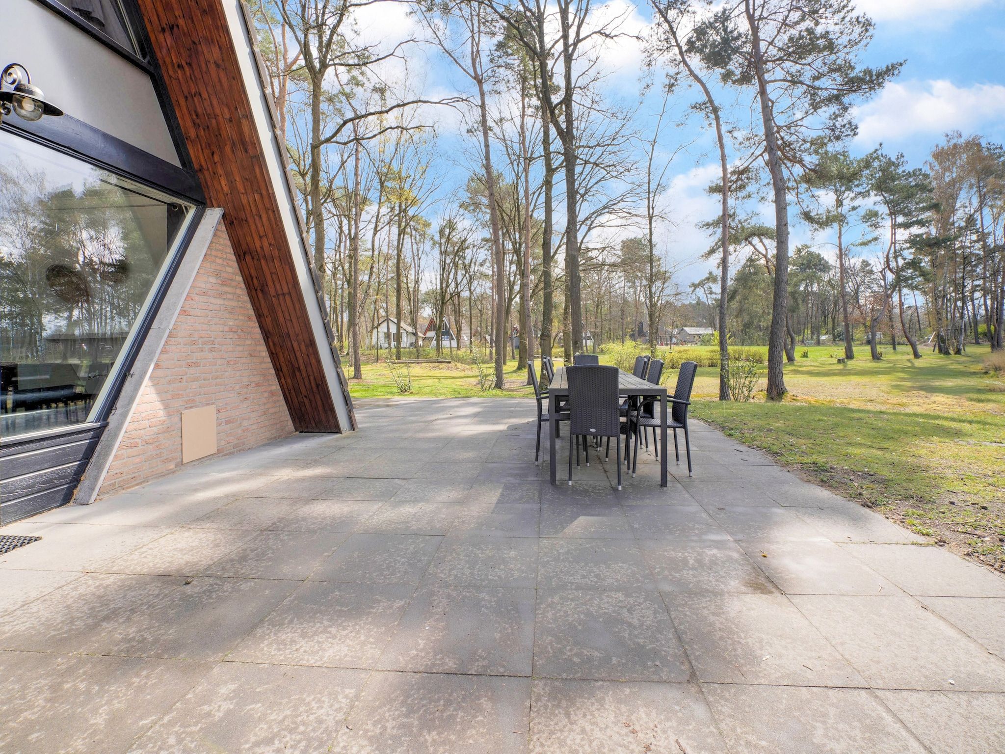 Het terras van Bungalow 64 en 65 in Stramproy