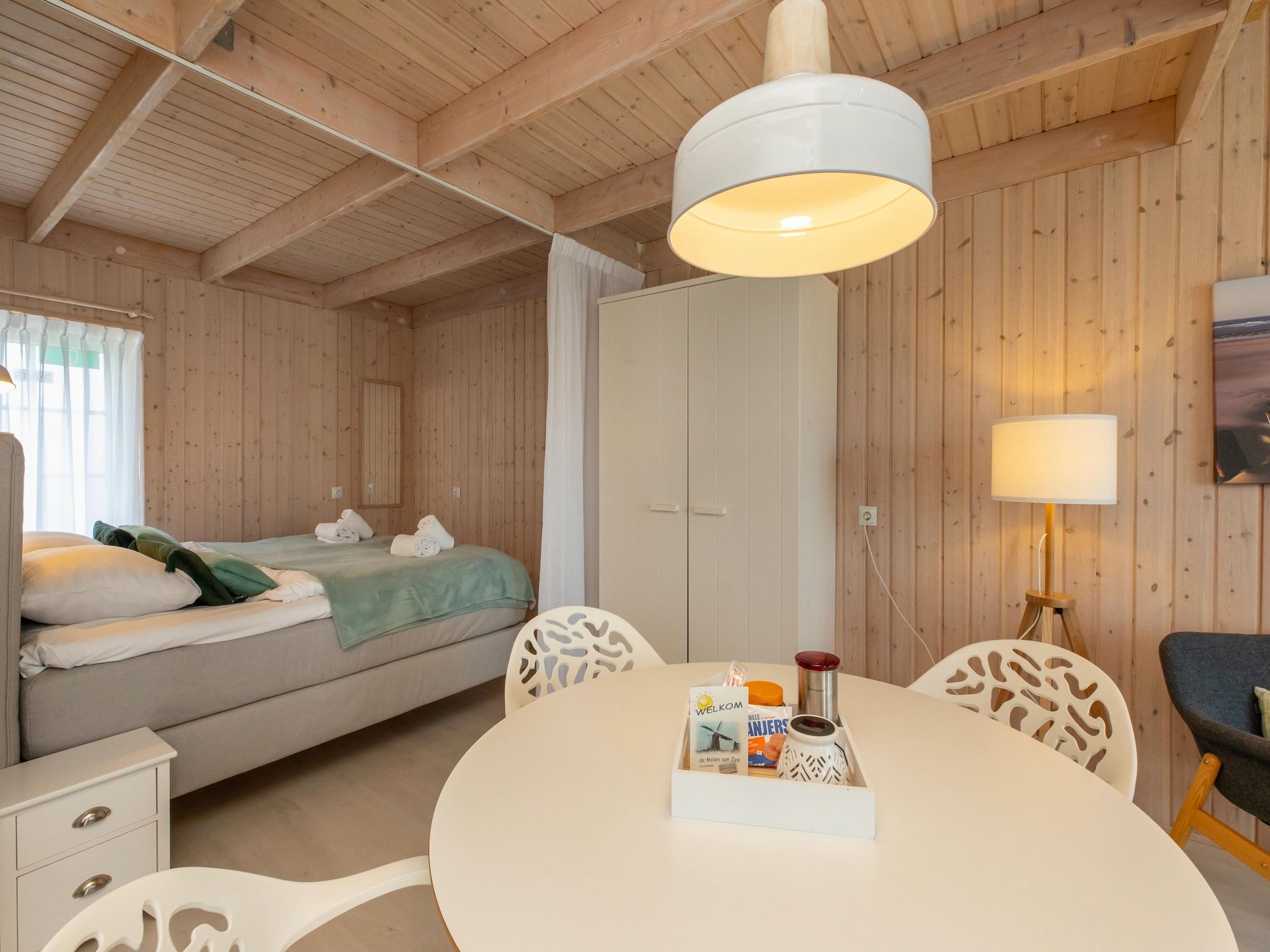 De eetkamer van Molenweg 27a in Zoutelande