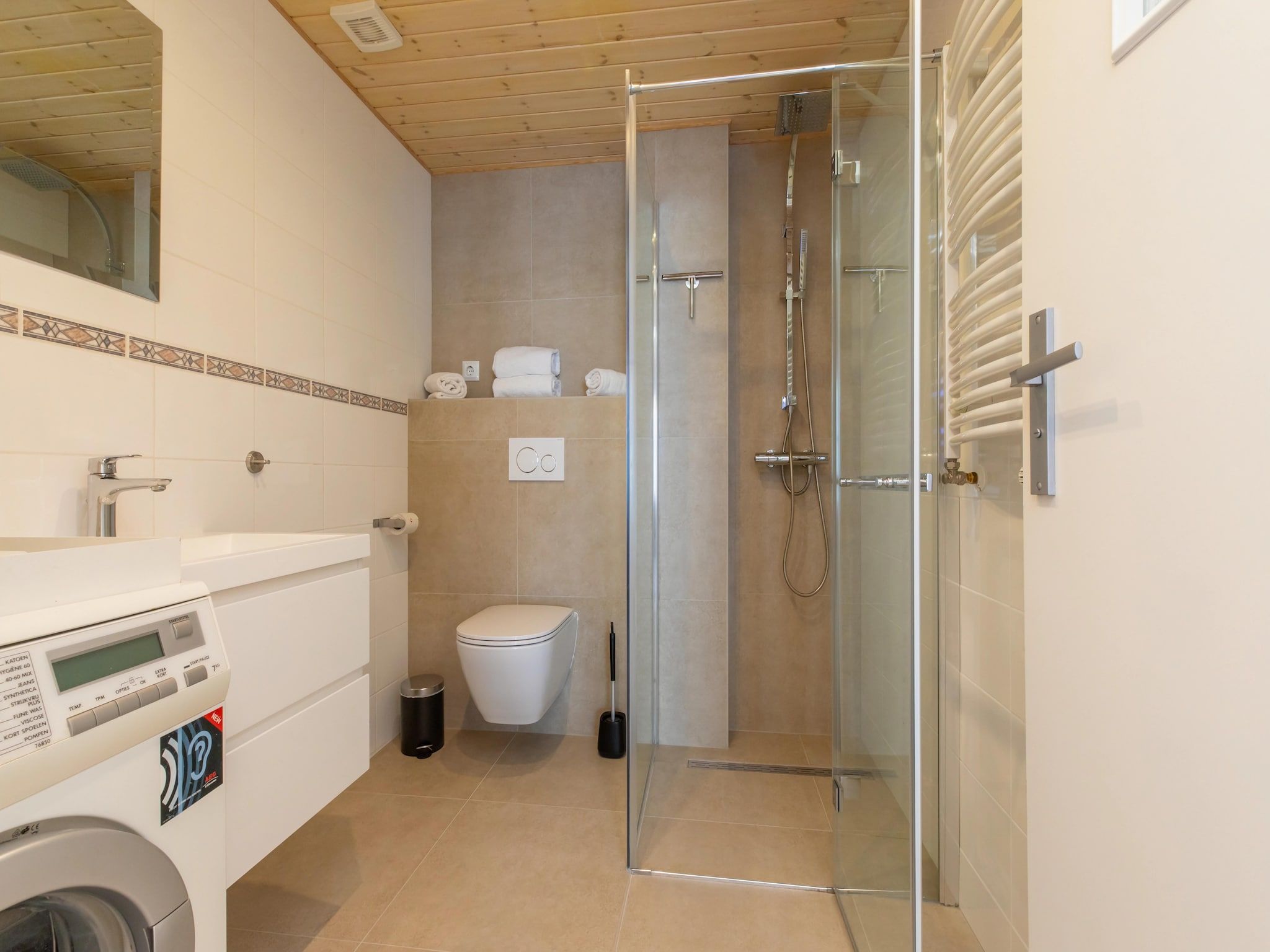De badkamer van Molenweg 27a in Zoutelande