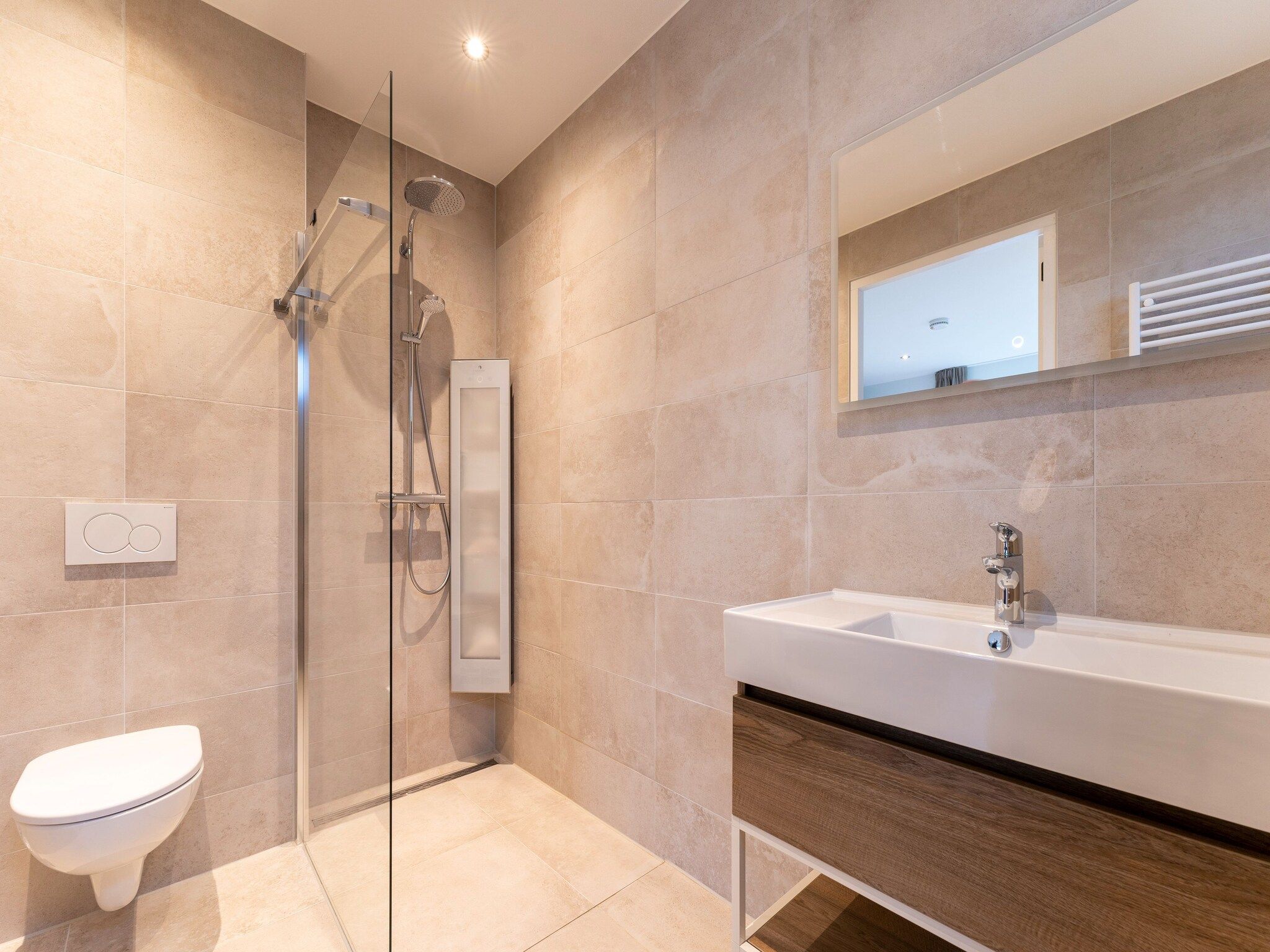 De badkamer van So What 15 in De Koog Texel