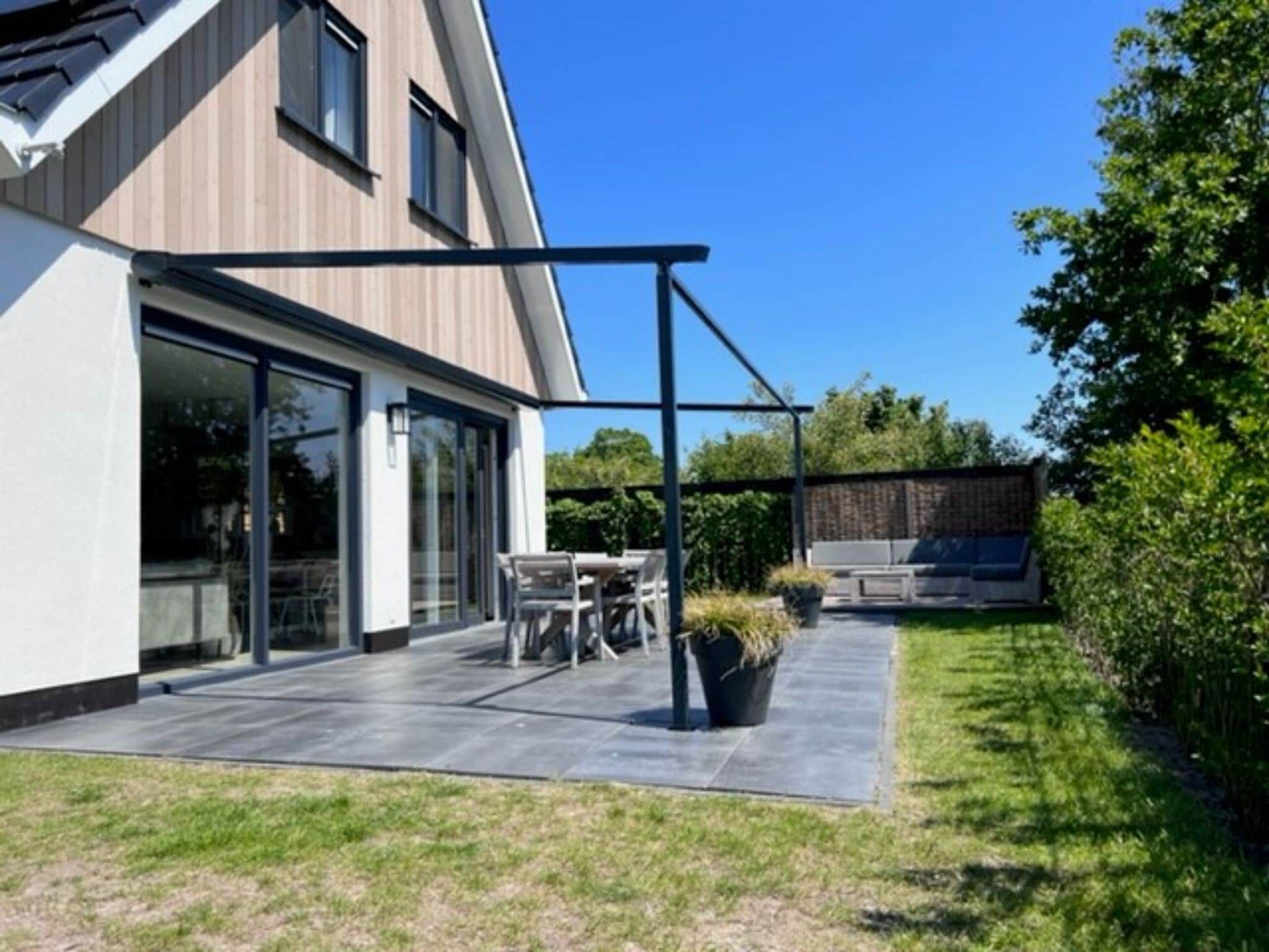 Het terras van So What 15 in De Koog Texel