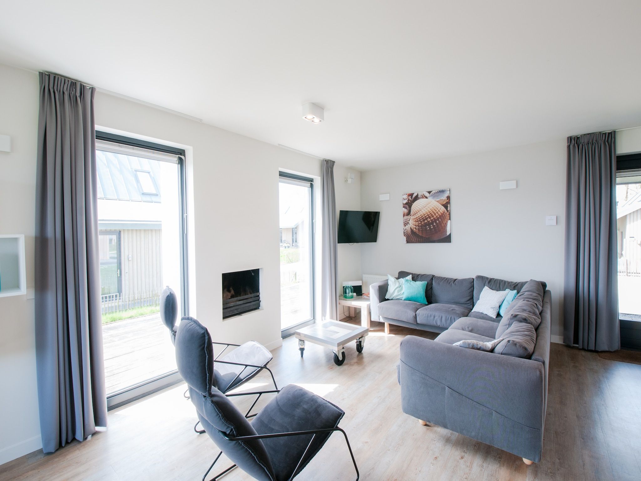 De woonkamer van Resort Waterrijk Oesterdam 8 in Tholen
