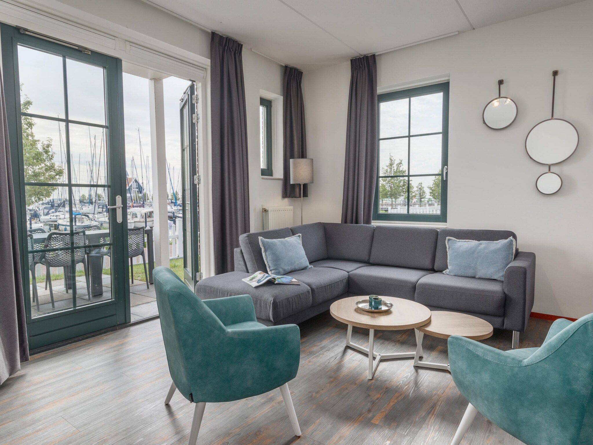 De woonkamer van Marinapark Volendam 14 in Volendam