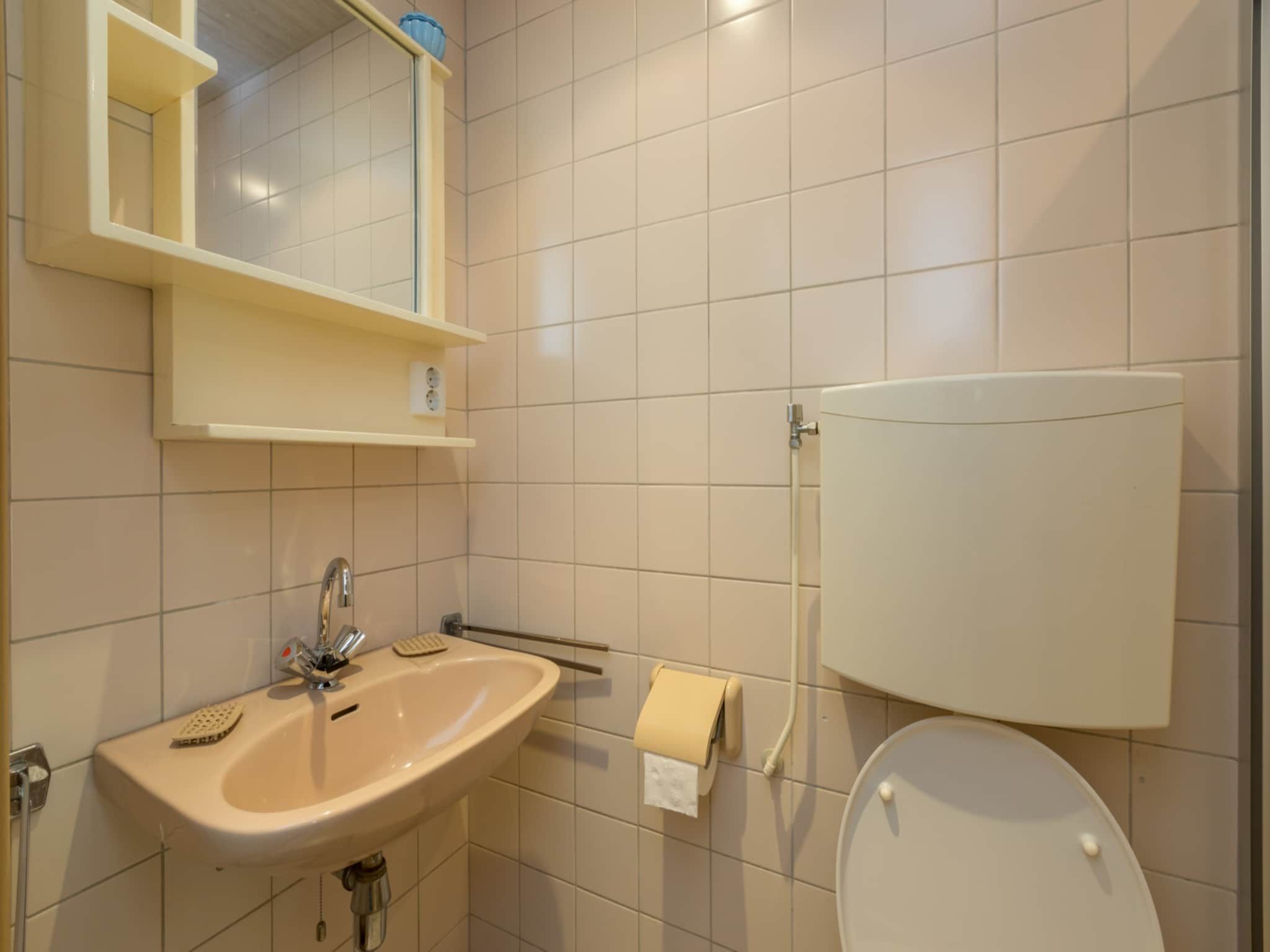 De badkamer van Appartement - Burg van Woelderenlaan 100-2 in Walcheren