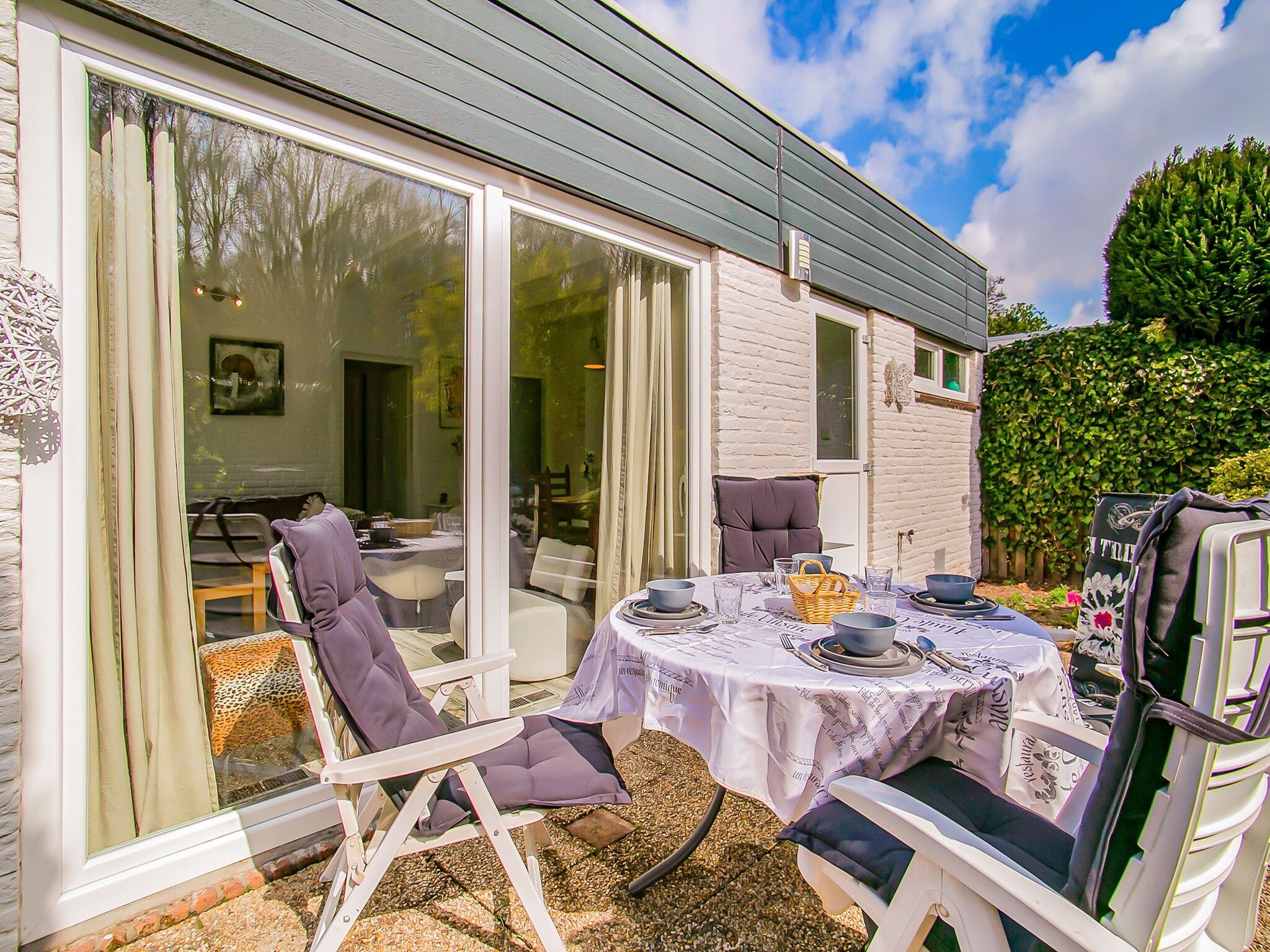 Het terras van Royal Palm in Noordwijkerhout