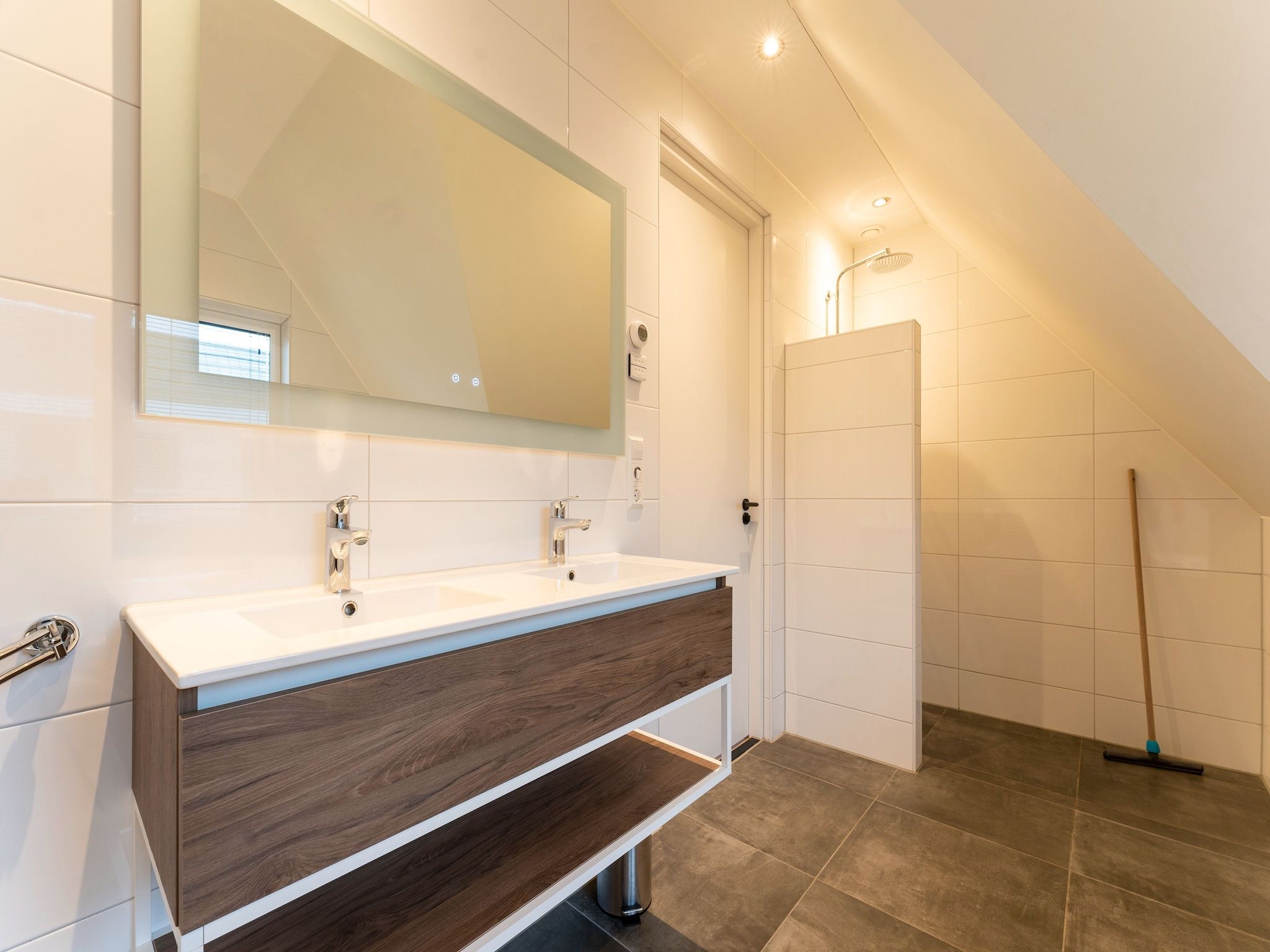 De badkamer van So What 17 in De Koog Texel