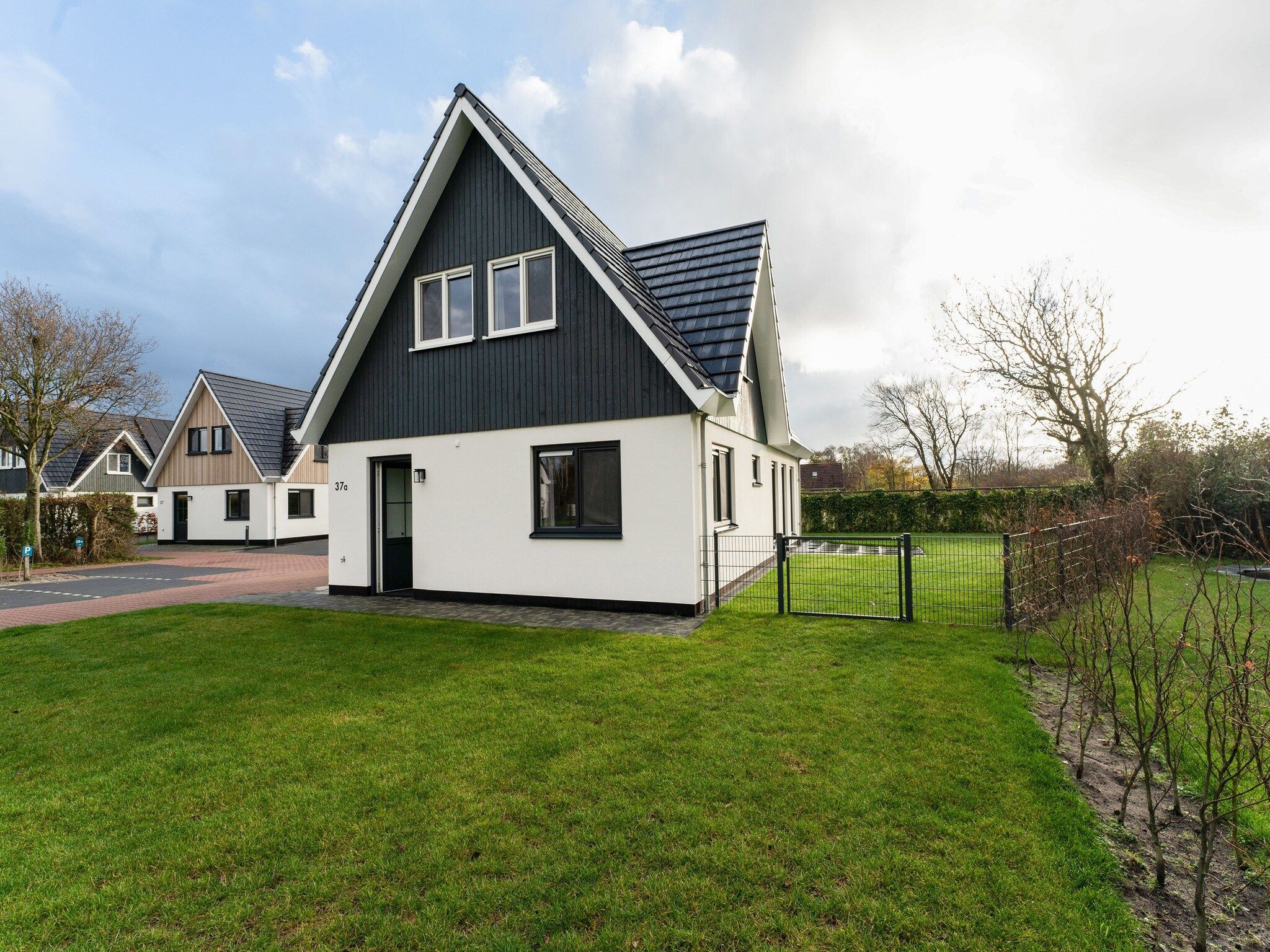 De buitenkant van So What 37A in De Koog Texel