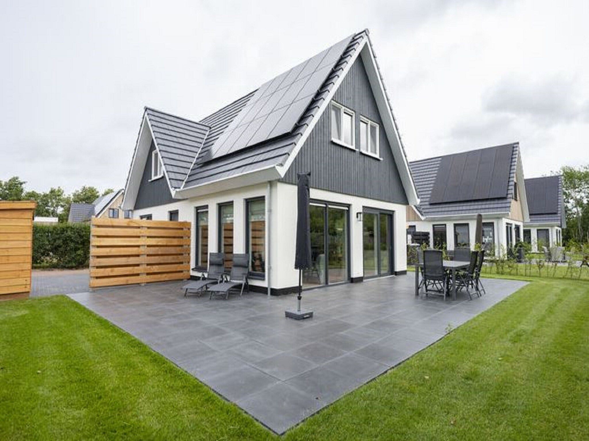 De buitenkant van So What 39 in De Koog Texel