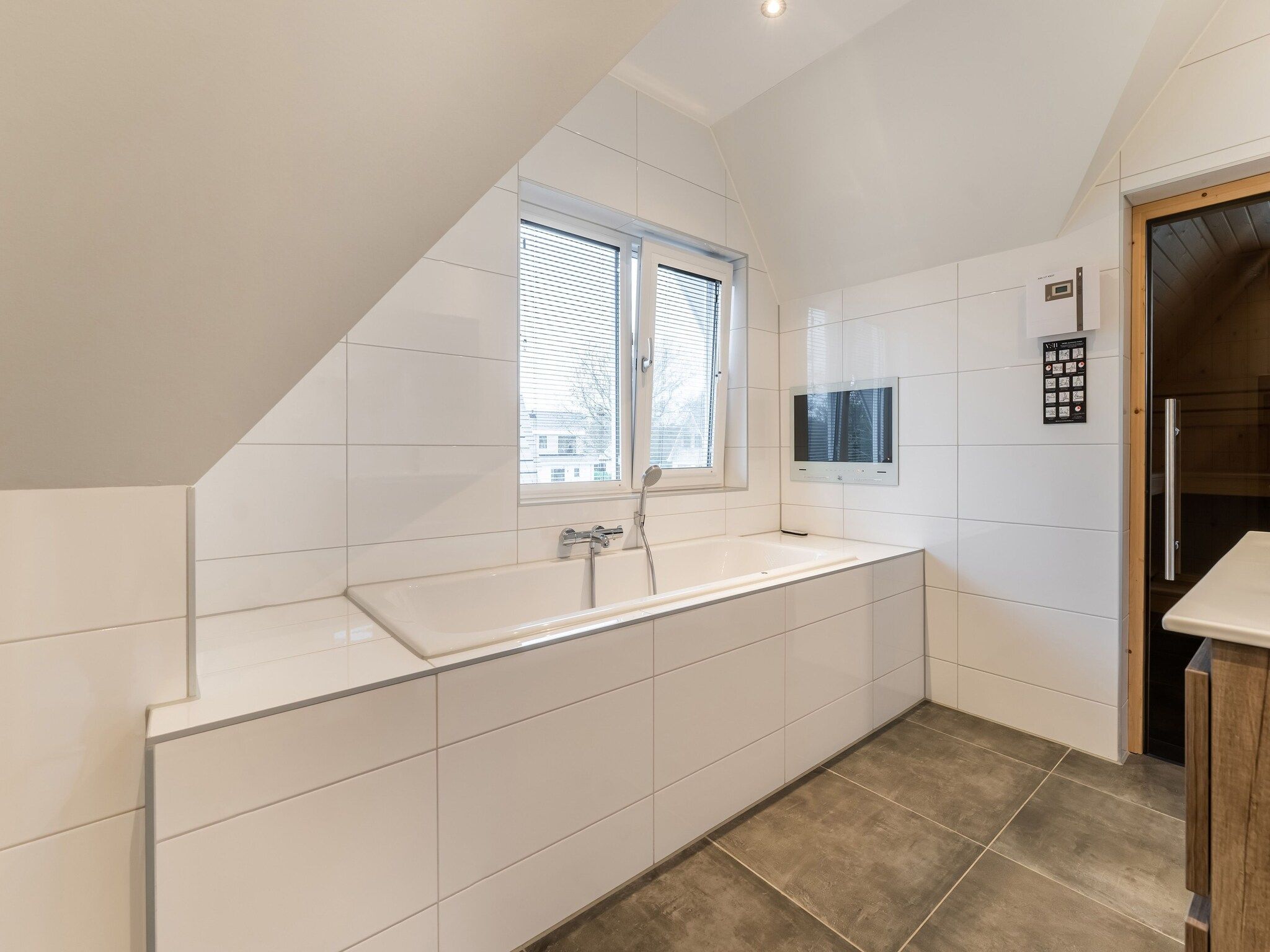 De badkamer van So What 39 in De Koog Texel