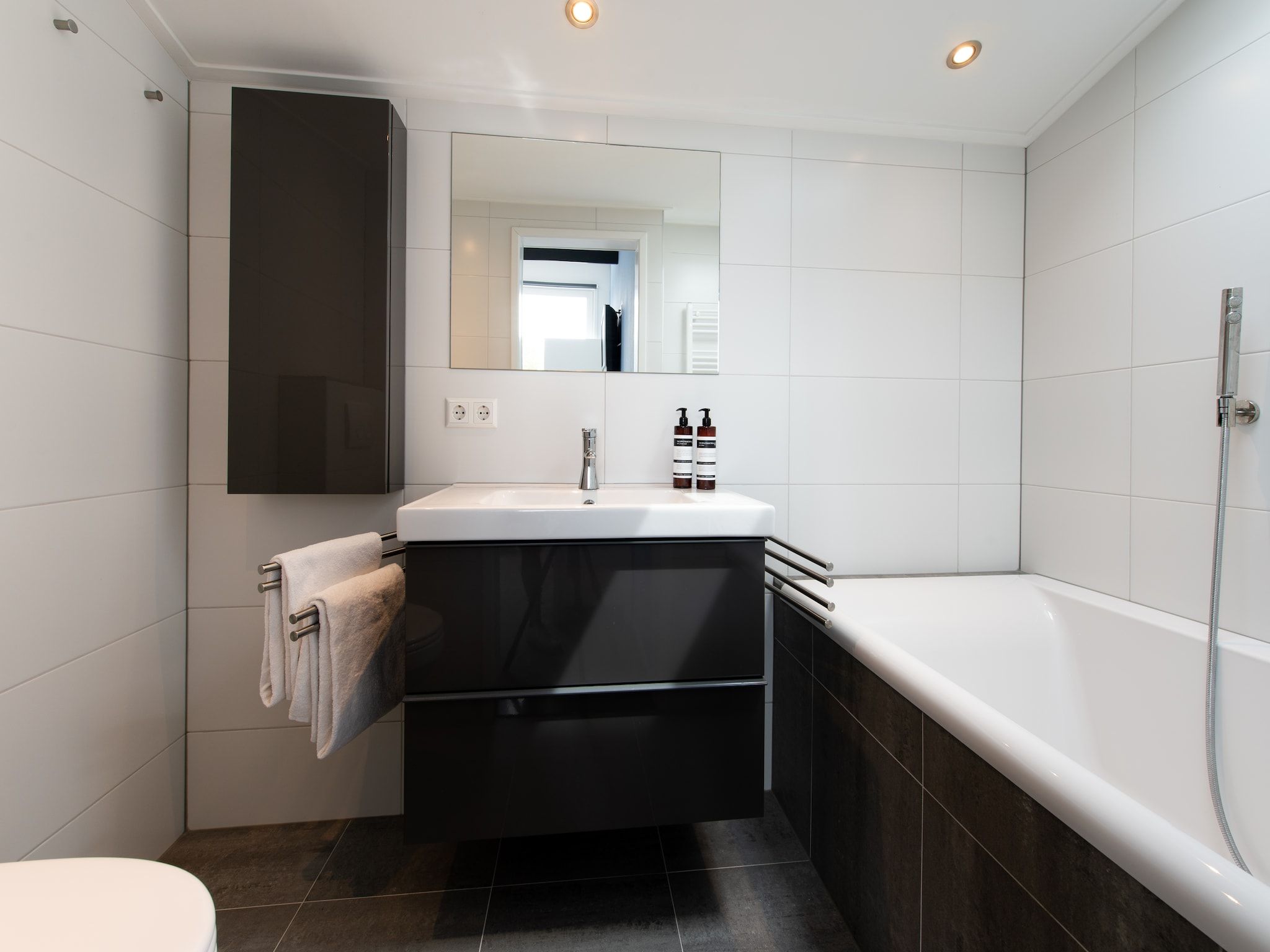 De badkamer van Dennenlaan 17 in Kamperland