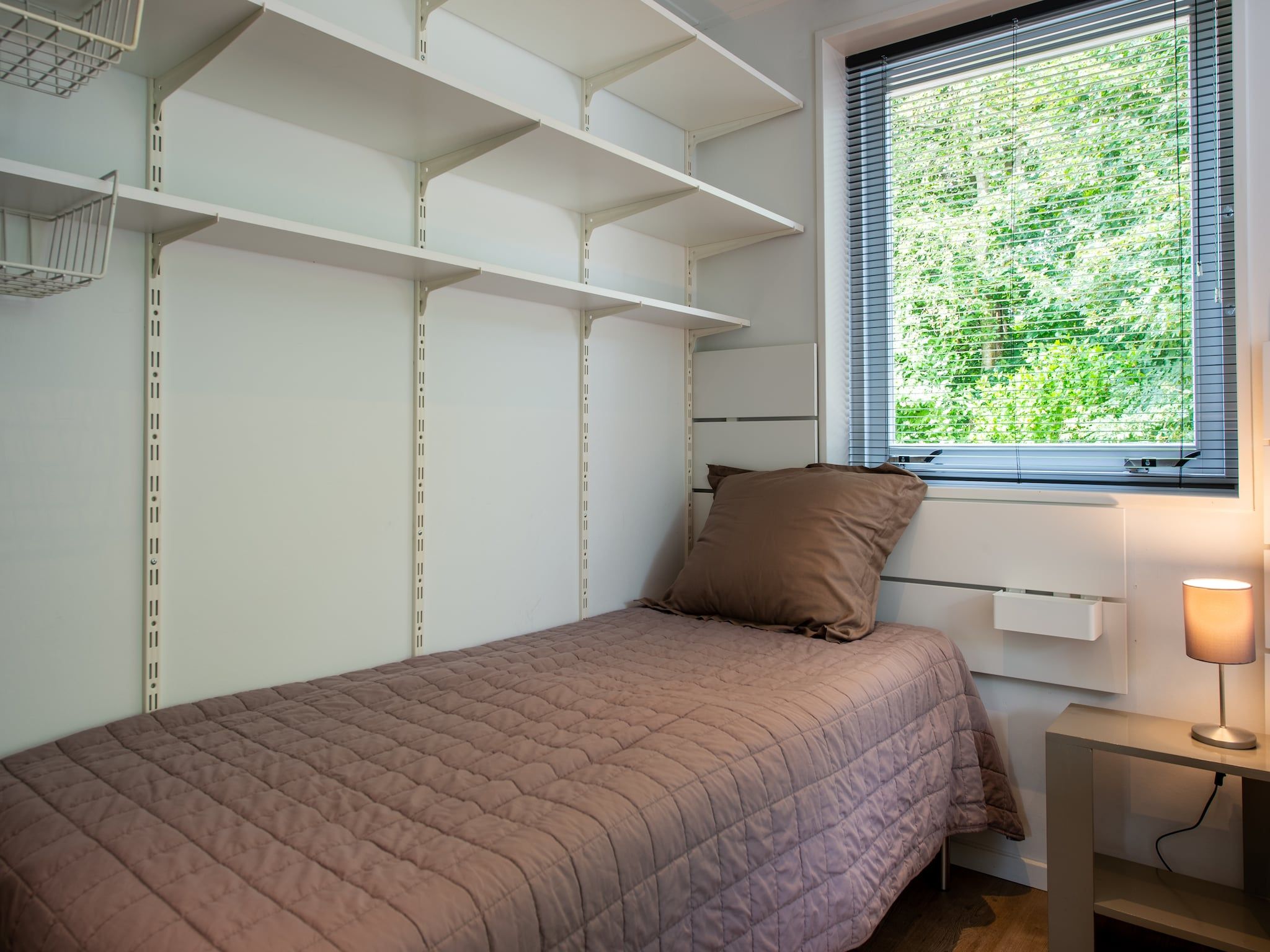 Een slaapkamer van Dennenlaan 17 in Kamperland