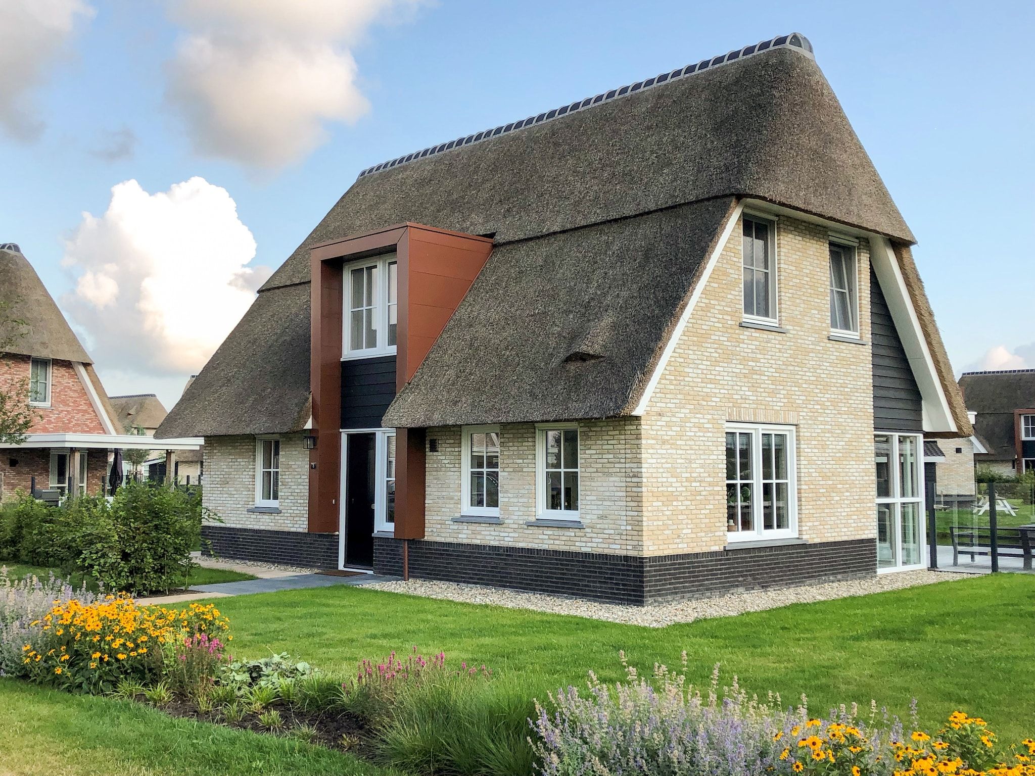 De buitenkant van Friese Meren Villa's 13 in Delfstrahuizen