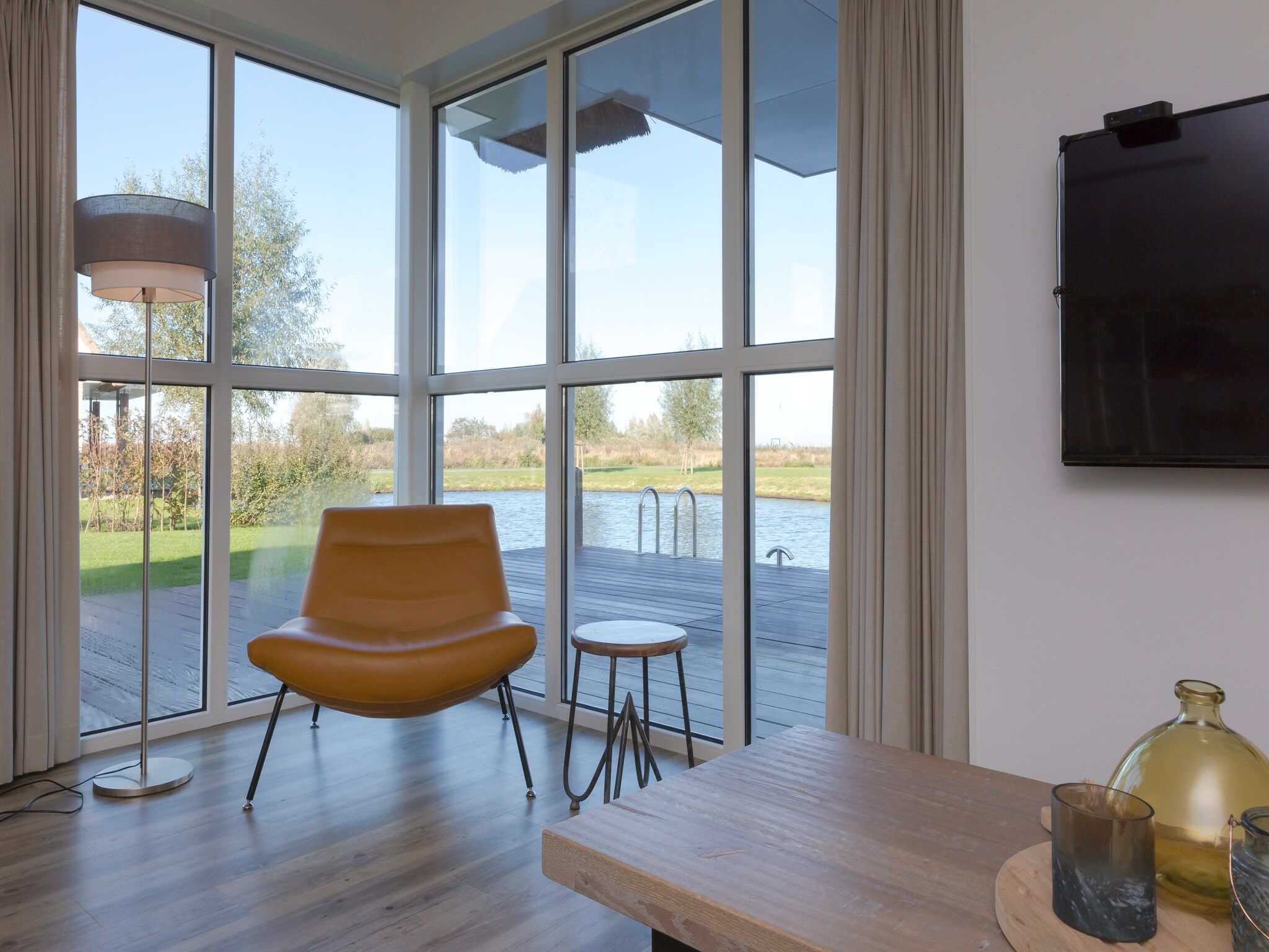 De woonkamer van Friese Meren Villa's 14 in Delfstrahuizen