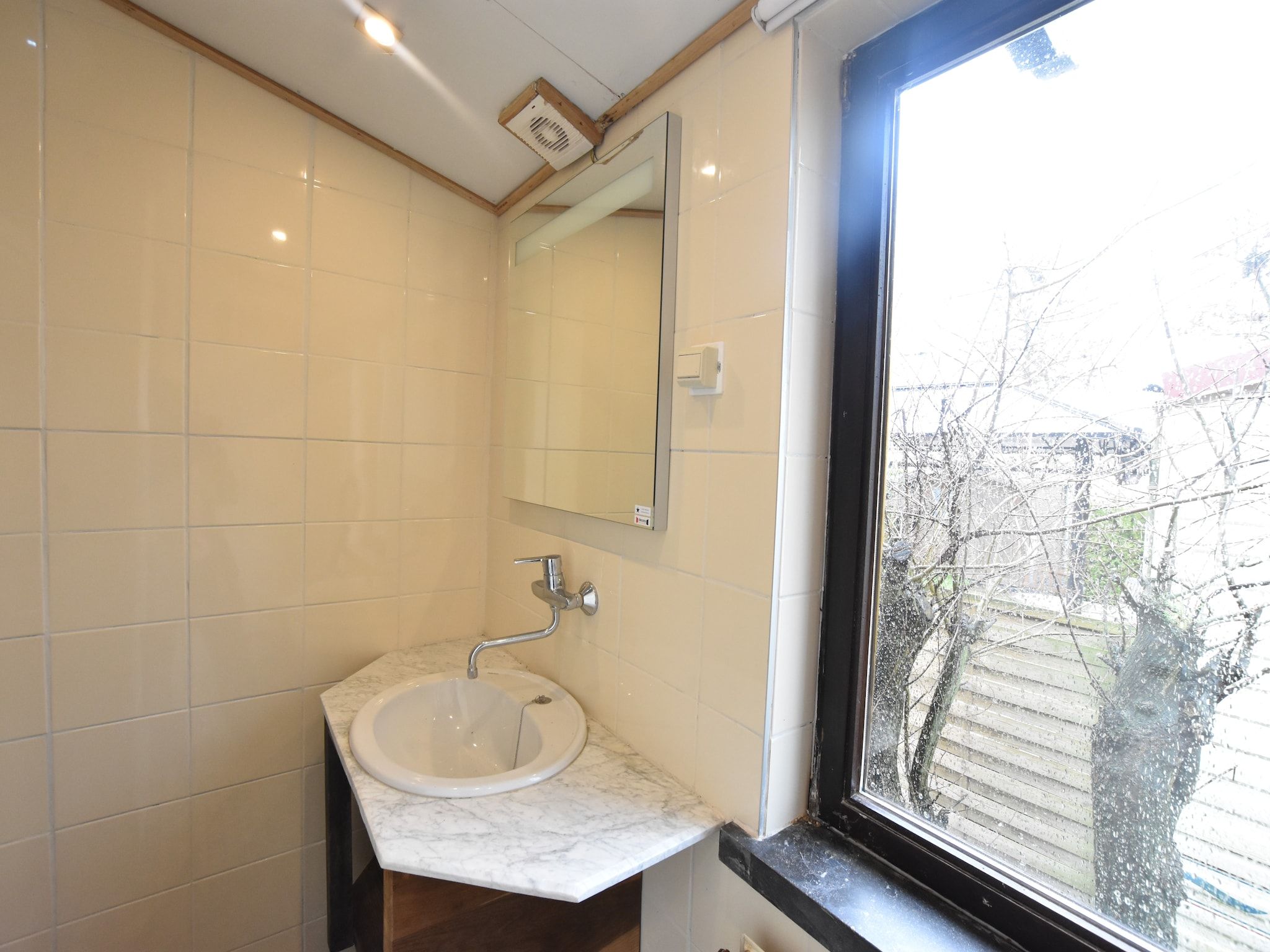 De badkamer van 't Schuurtje in Nieuwvliet