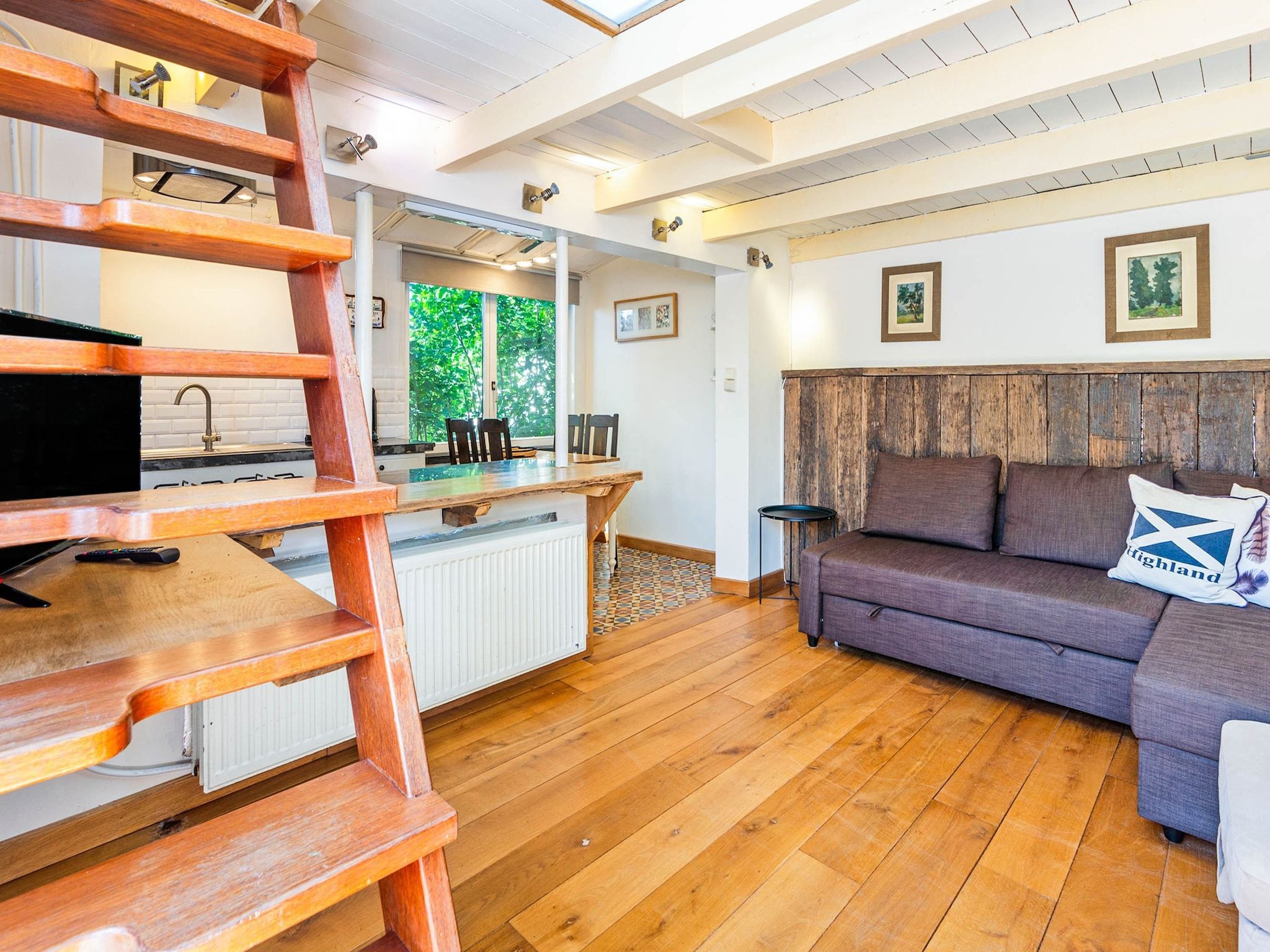 De woonkamer van 't Schuurtje in Nieuwvliet